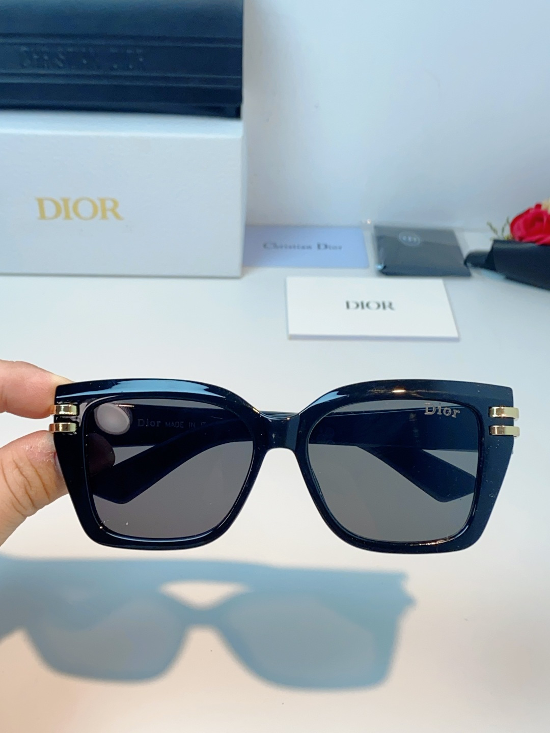 Dior迪奥 经典方框墨镜| 刻进DNA的法式高级感 ，就是把“低调奢华”四个字焊在了脸上，是永不过时的