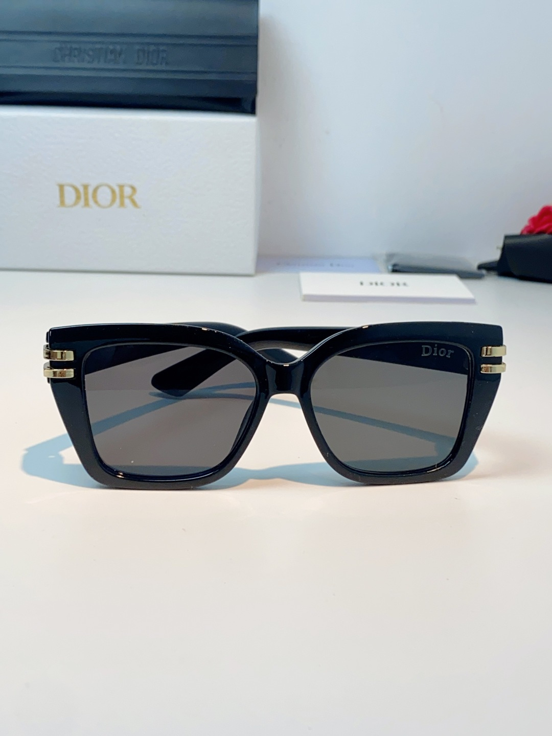Dior迪奥 经典方框墨镜| 刻进DNA的法式高级感 ，就是把“低调奢华”四个字焊在了脸上，是永不过时的