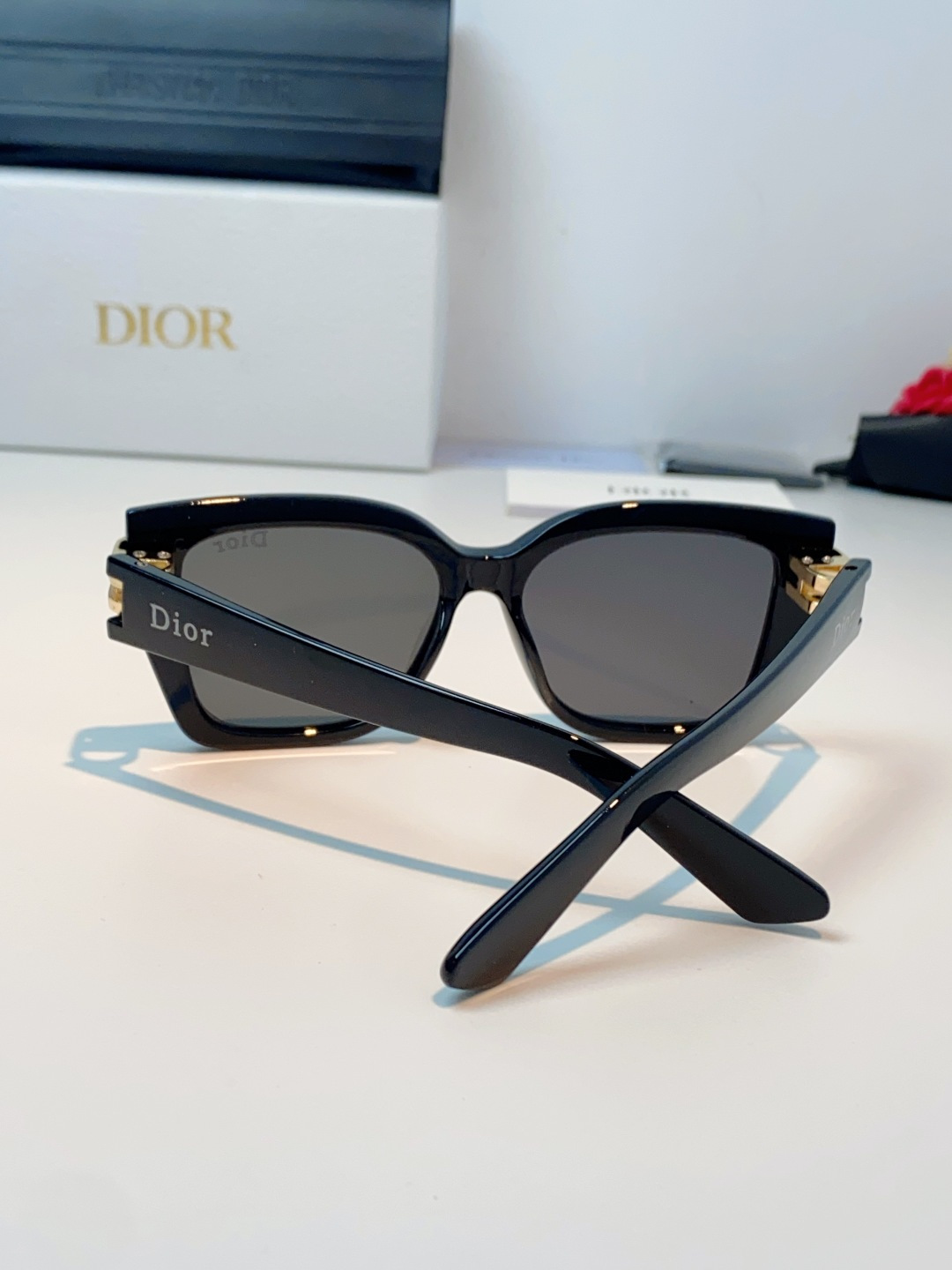 Dior迪奥 经典方框墨镜| 刻进DNA的法式高级感 ，就是把“低调奢华”四个字焊在了脸上，是永不过时的