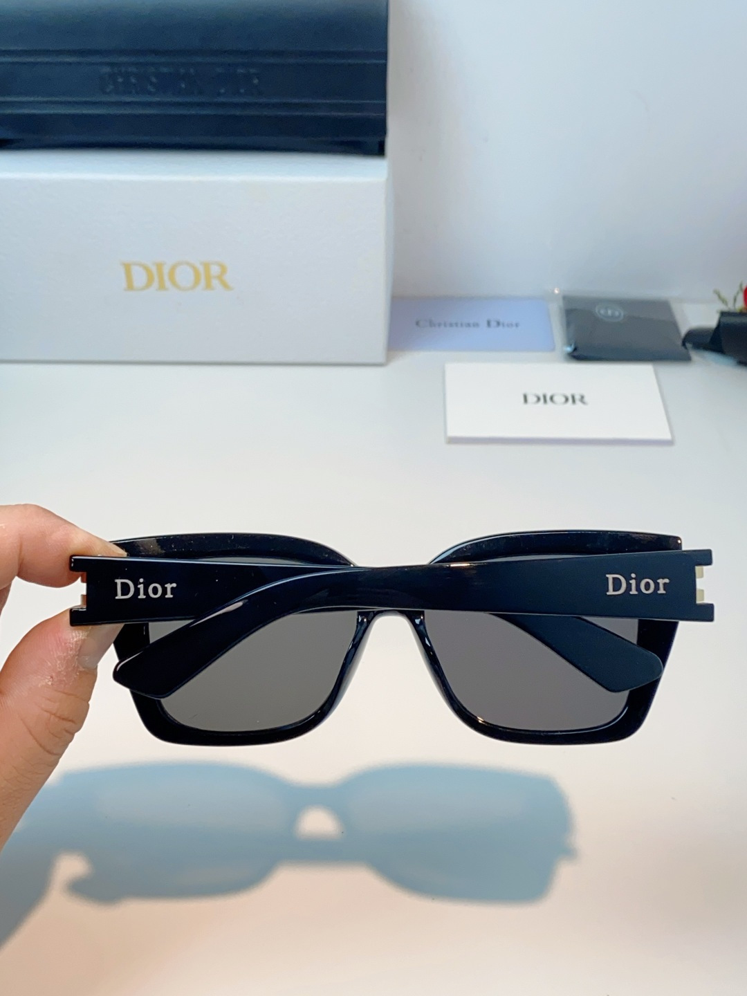Dior迪奥 经典方框墨镜| 刻进DNA的法式高级感 ，就是把“低调奢华”四个字焊在了脸上，是永不过时的