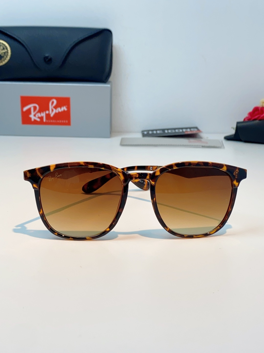 RayBan雷朋 2026新款经典方框 轻量舒适佩戴：镜架重量轻盈，贴合面部曲线设计，久戴不压鼻、不夹耳