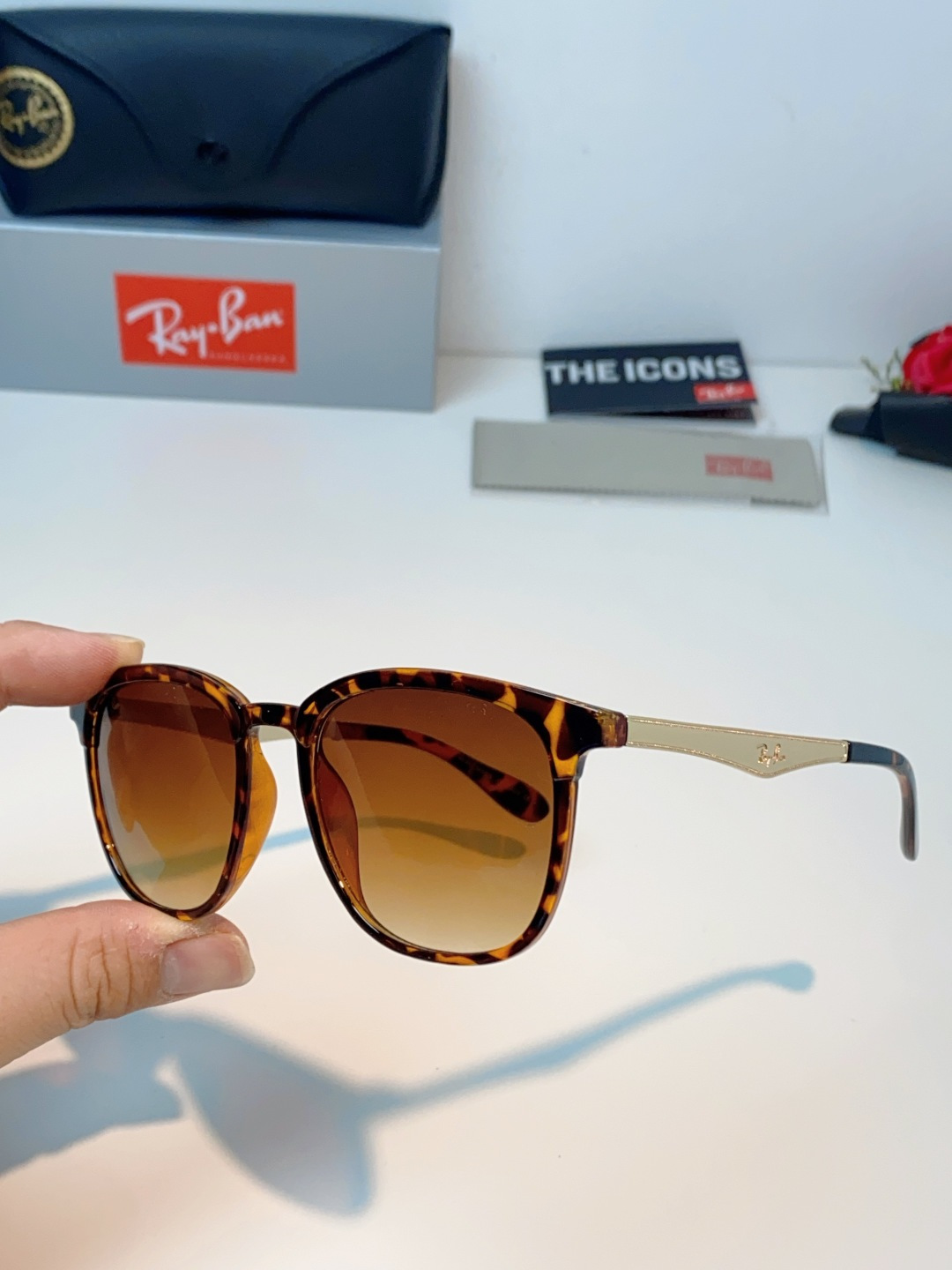 RayBan雷朋 2026新款经典方框 轻量舒适佩戴：镜架重量轻盈，贴合面部曲线设计，久戴不压鼻、不夹耳