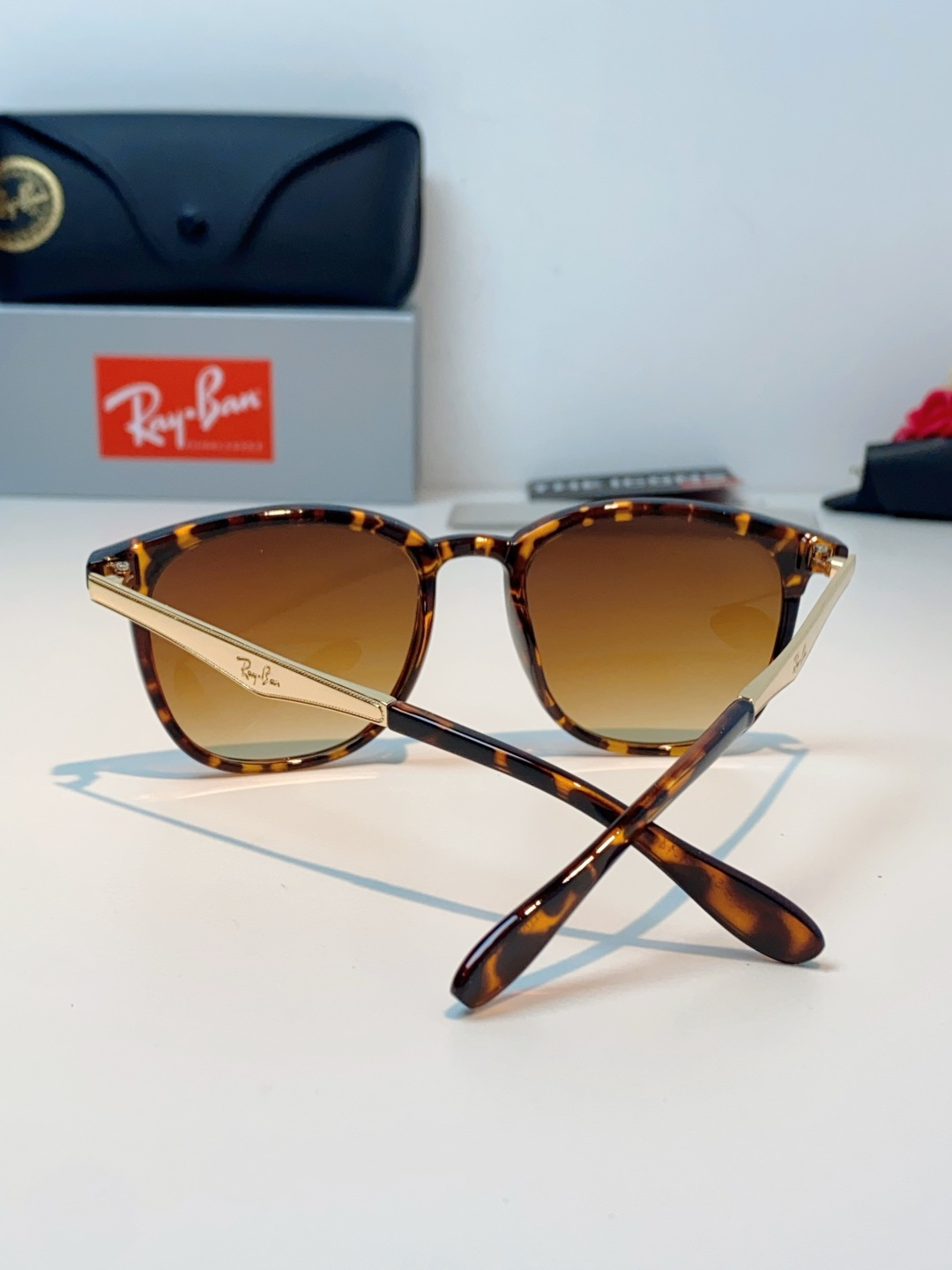 RayBan雷朋 2026新款经典方框 轻量舒适佩戴：镜架重量轻盈，贴合面部曲线设计，久戴不压鼻、不夹耳