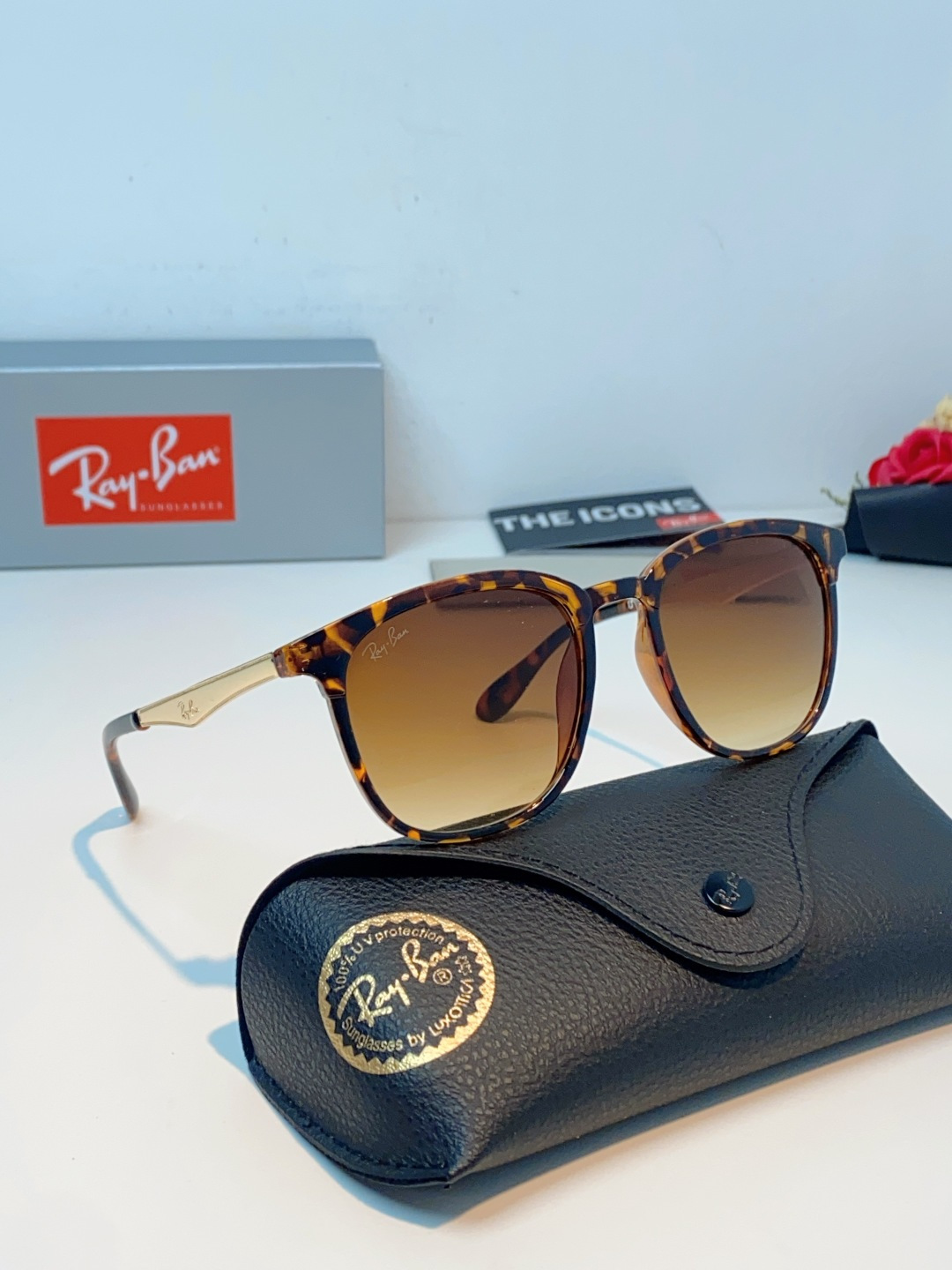 RayBan雷朋 2026新款经典方框 轻量舒适佩戴：镜架重量轻盈，贴合面部曲线设计，久戴不压鼻、不夹耳