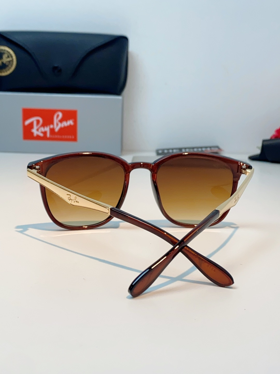 RayBan雷朋 2026新款经典方框 轻量舒适佩戴：镜架重量轻盈，贴合面部曲线设计，久戴不压鼻、不夹耳