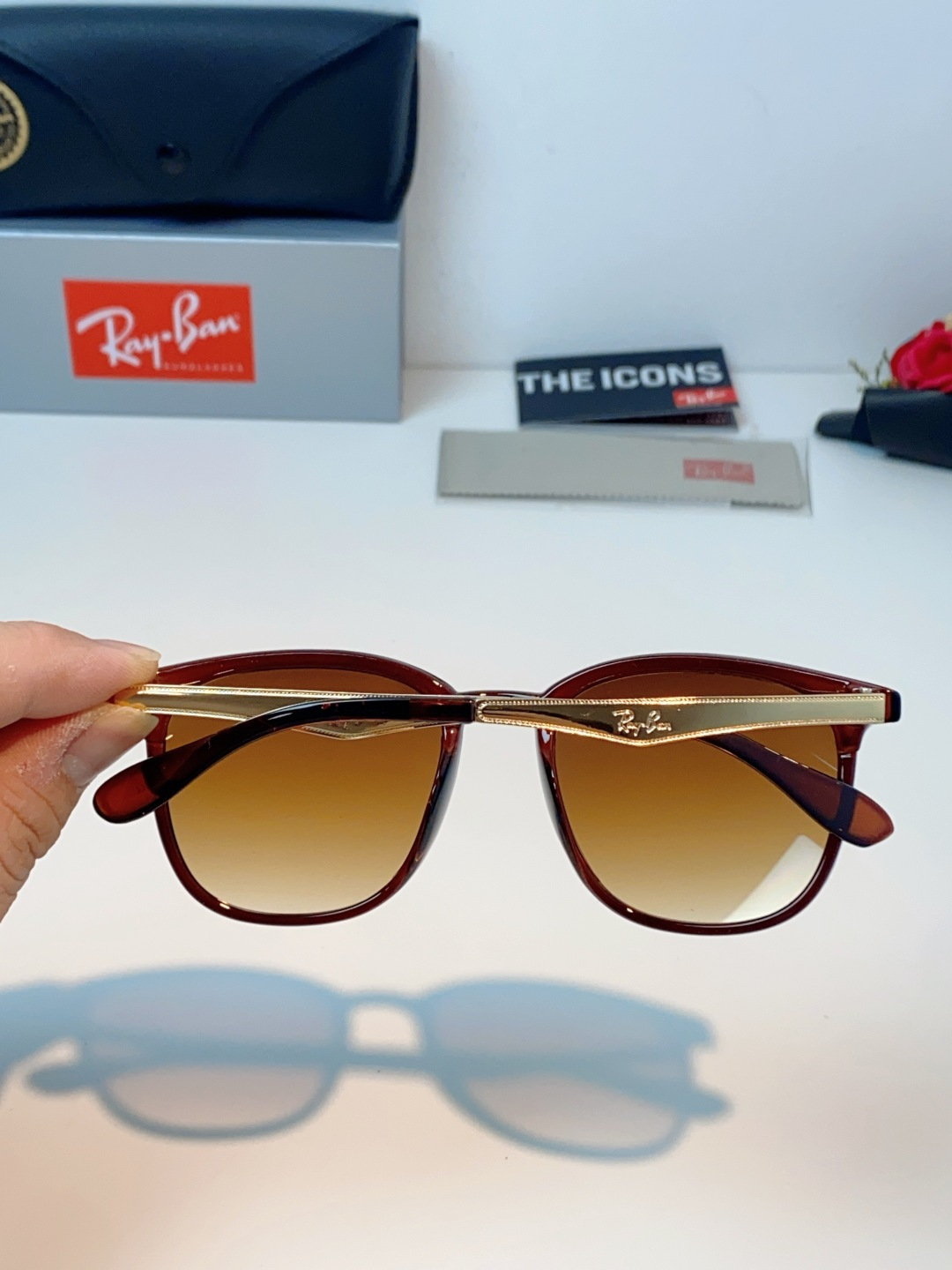 RayBan雷朋 2026新款经典方框 轻量舒适佩戴：镜架重量轻盈，贴合面部曲线设计，久戴不压鼻、不夹耳