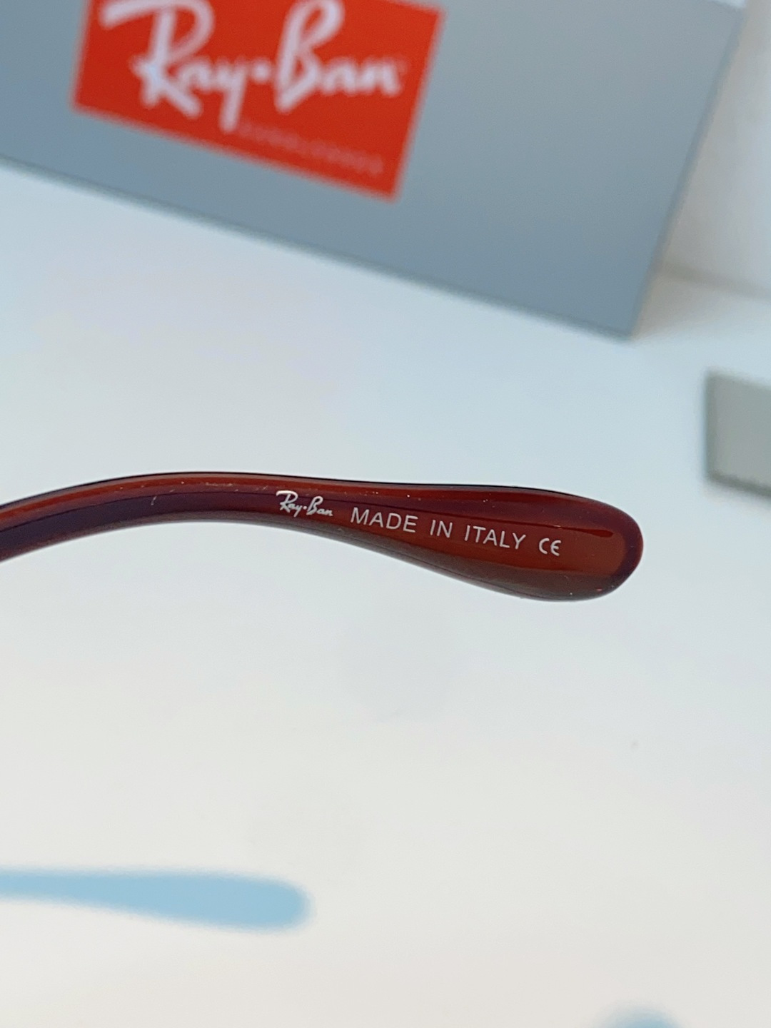 RayBan雷朋 2026新款经典方框 轻量舒适佩戴：镜架重量轻盈，贴合面部曲线设计，久戴不压鼻、不夹耳