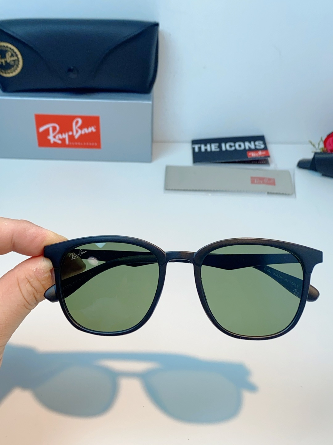 RayBan雷朋 2026新款经典方框 轻量舒适佩戴：镜架重量轻盈，贴合面部曲线设计，久戴不压鼻、不夹耳