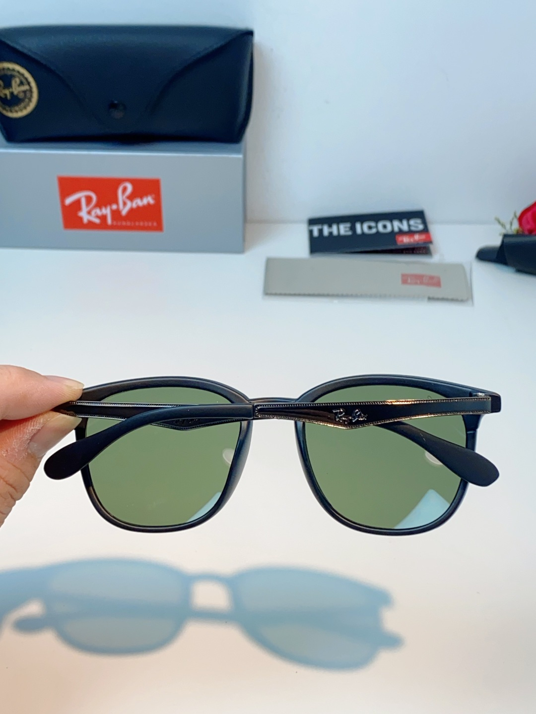 RayBan雷朋 2026新款经典方框 轻量舒适佩戴：镜架重量轻盈，贴合面部曲线设计，久戴不压鼻、不夹耳