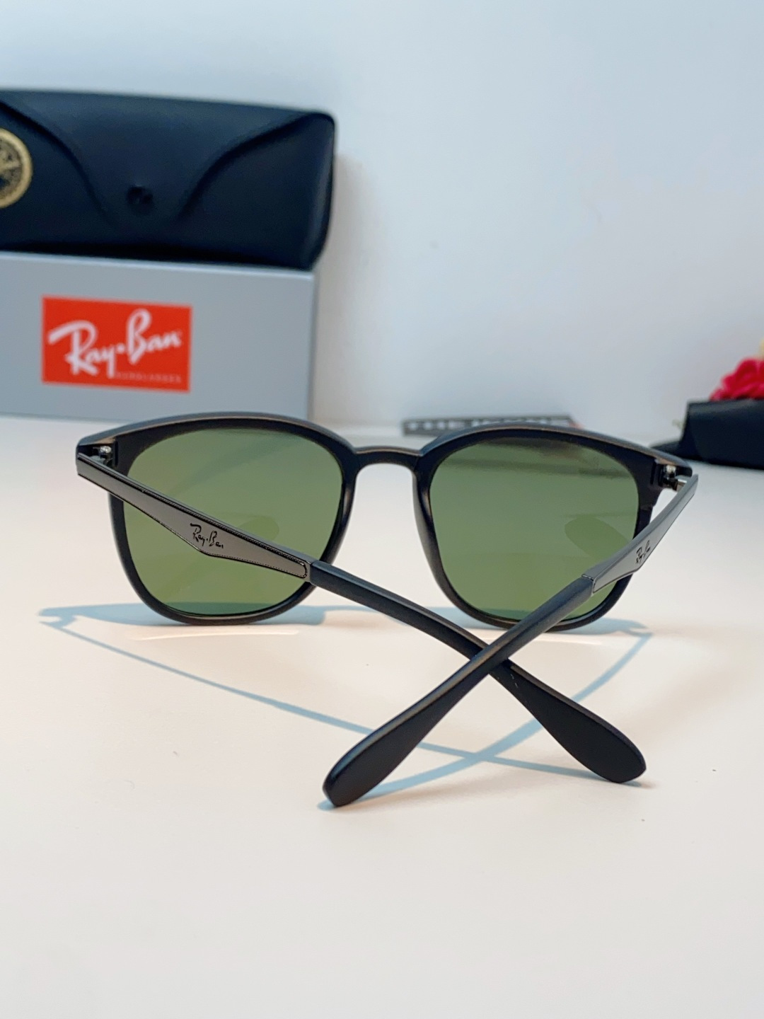RayBan雷朋 2026新款经典方框 轻量舒适佩戴：镜架重量轻盈，贴合面部曲线设计，久戴不压鼻、不夹耳