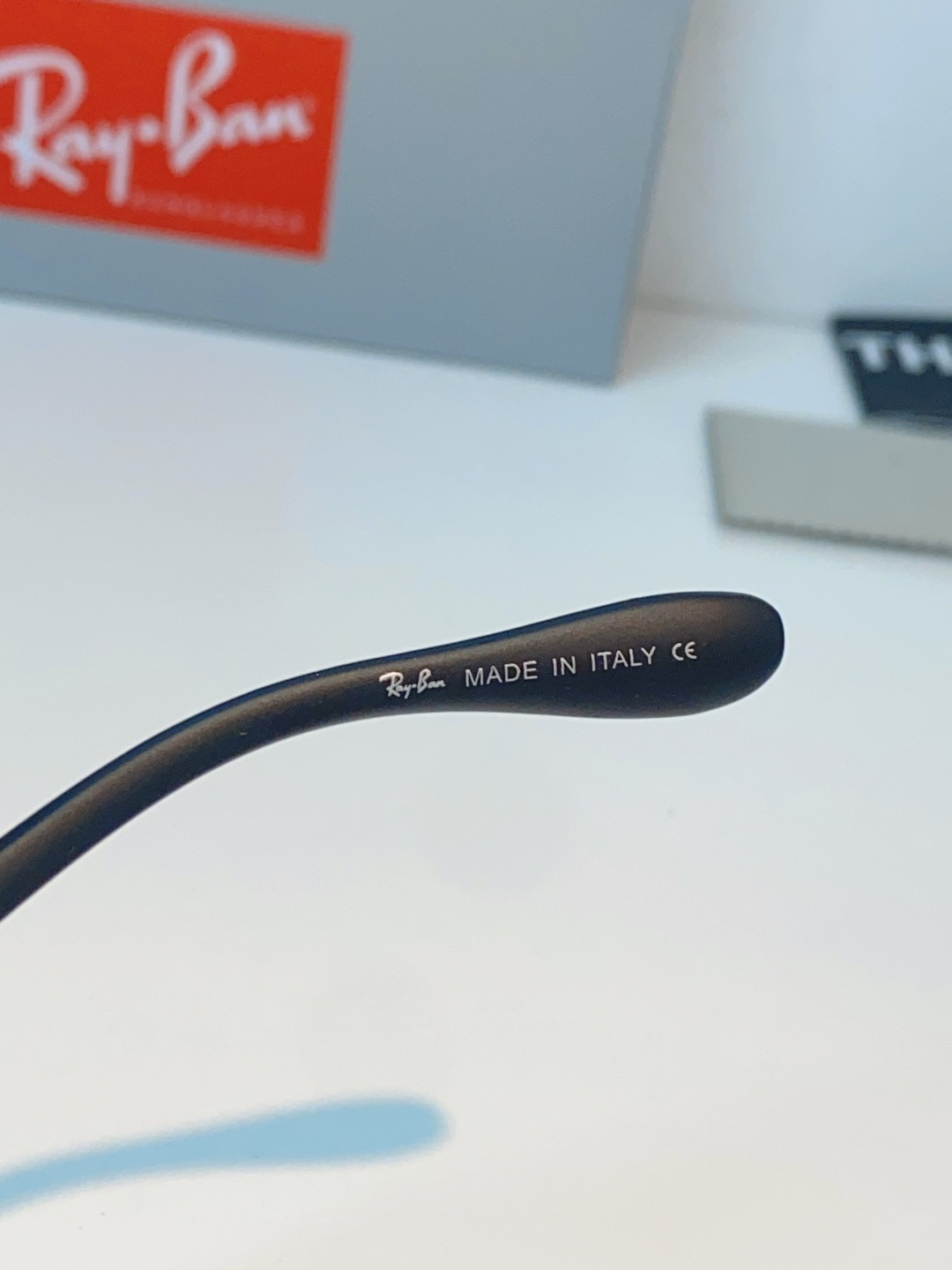 RayBan雷朋 2026新款经典方框 轻量舒适佩戴：镜架重量轻盈，贴合面部曲线设计，久戴不压鼻、不夹耳