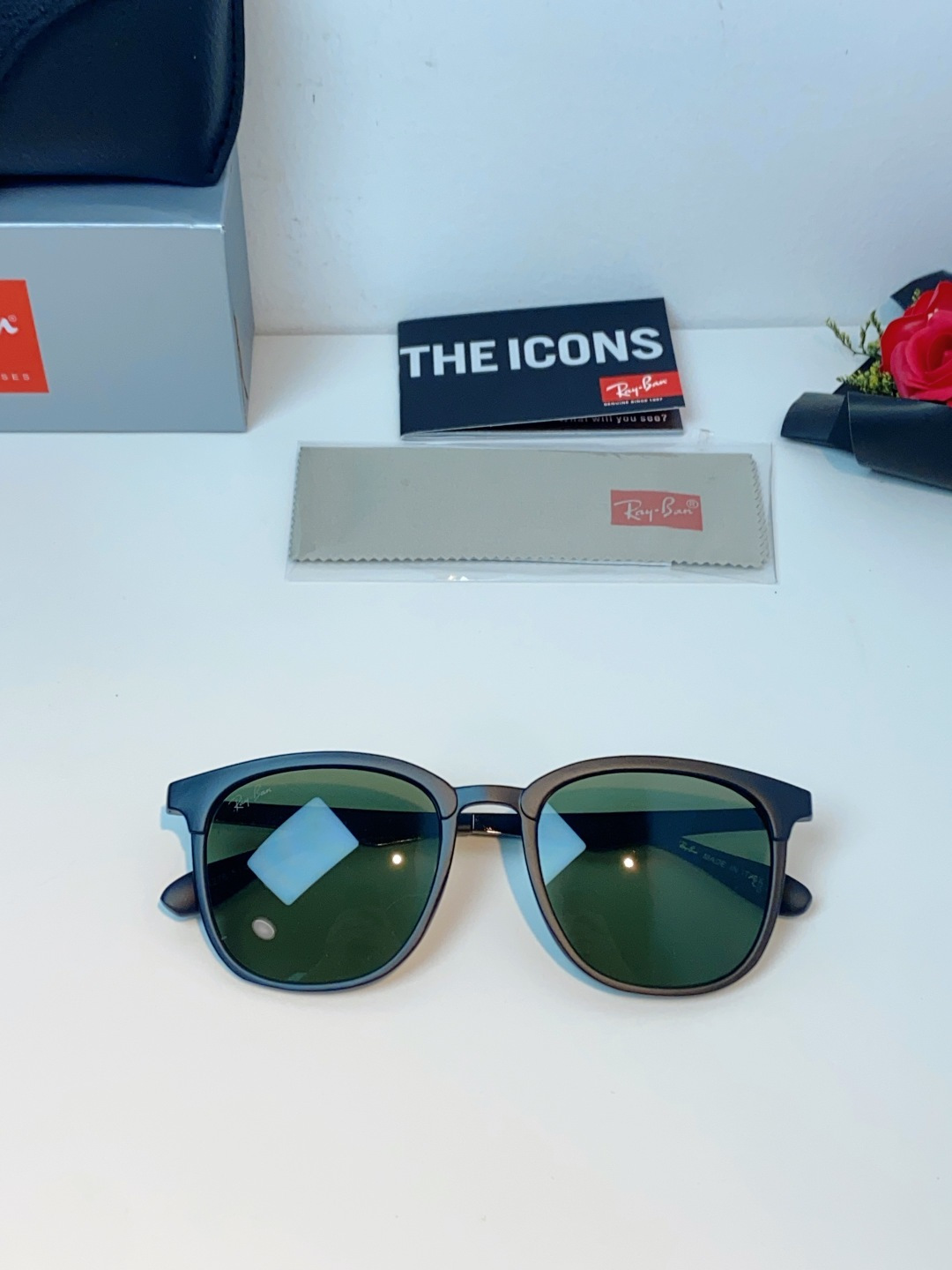RayBan雷朋 2026新款经典方框 轻量舒适佩戴：镜架重量轻盈，贴合面部曲线设计，久戴不压鼻、不夹耳
