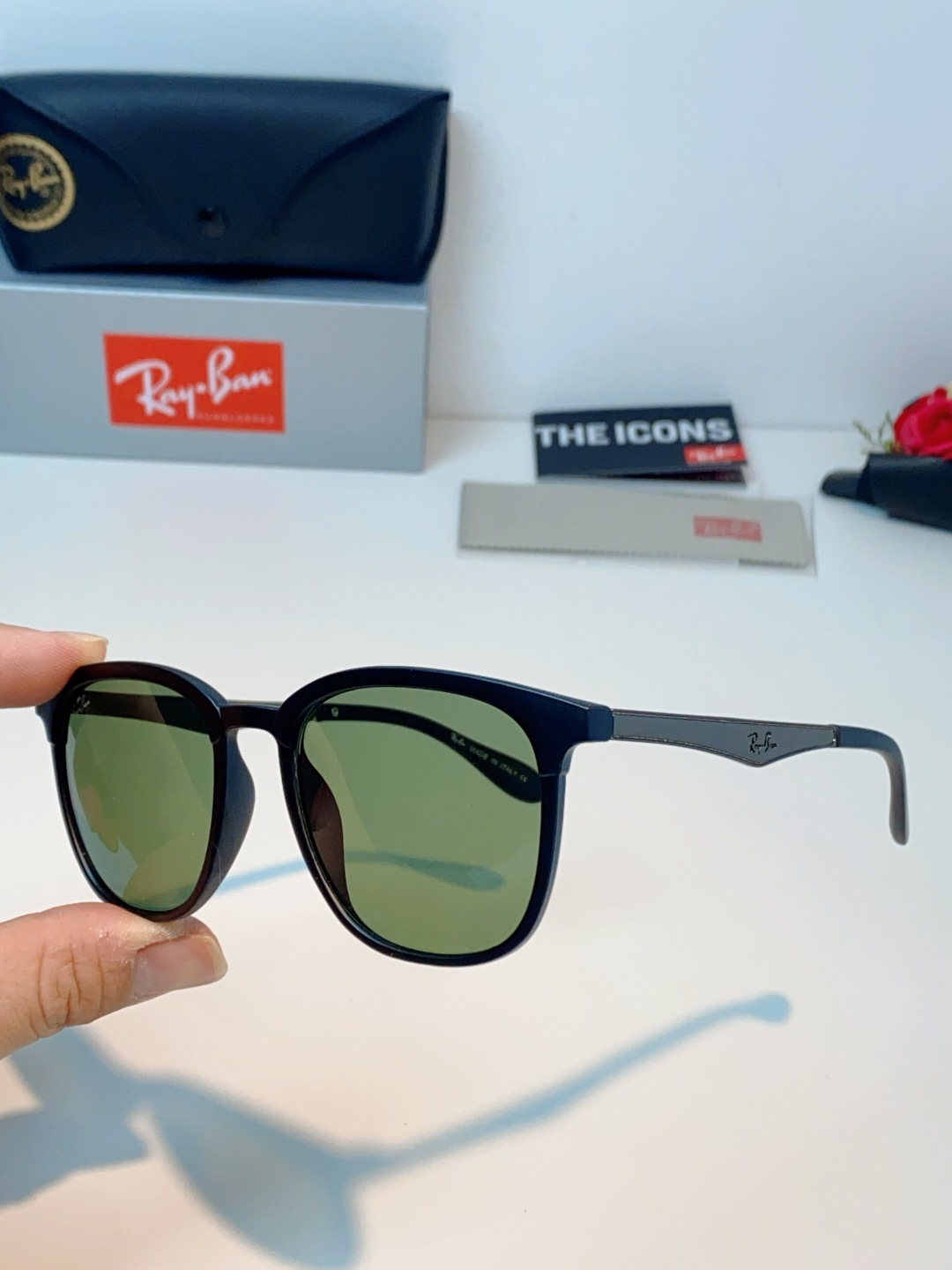 RayBan雷朋 2026新款经典方框 轻量舒适佩戴：镜架重量轻盈，贴合面部曲线设计，久戴不压鼻、不夹耳