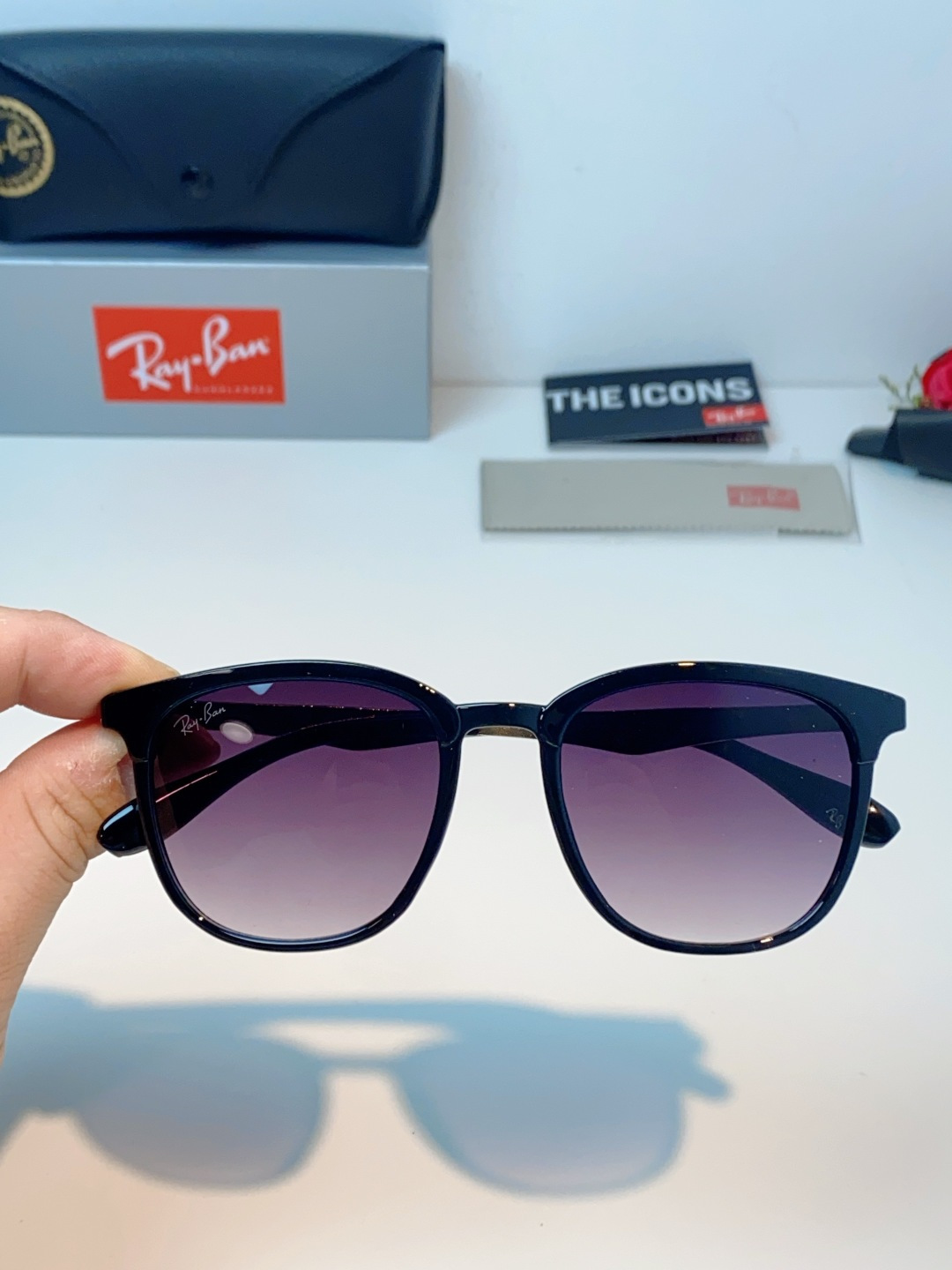 RayBan雷朋 2026新款经典方框 轻量舒适佩戴：镜架重量轻盈，贴合面部曲线设计，久戴不压鼻、不夹耳