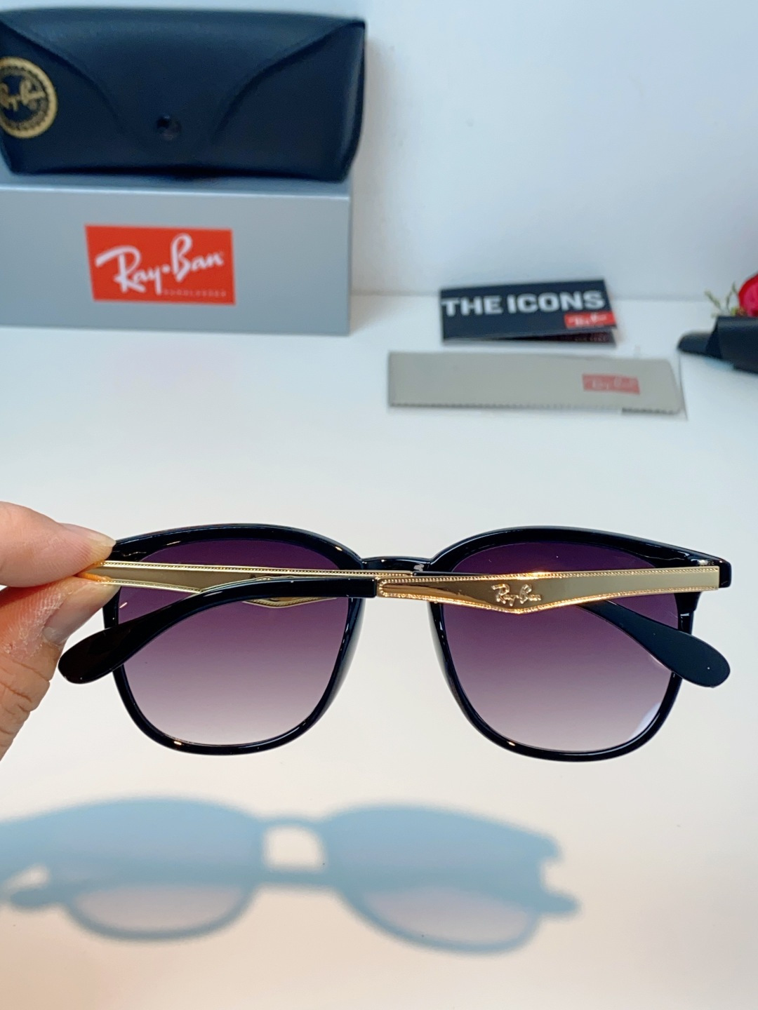 RayBan雷朋 2026新款经典方框 轻量舒适佩戴：镜架重量轻盈，贴合面部曲线设计，久戴不压鼻、不夹耳