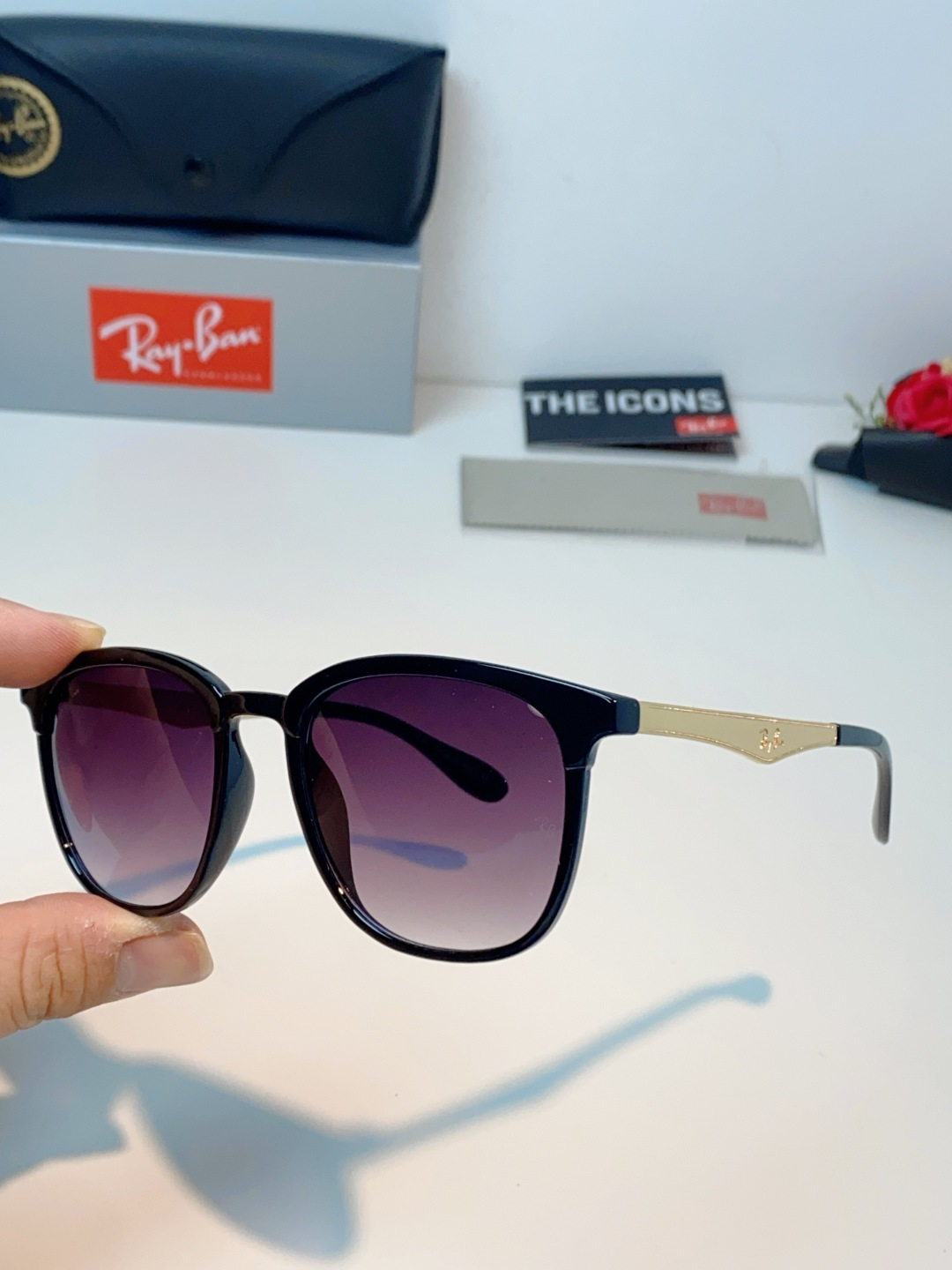 RayBan雷朋 2026新款经典方框 轻量舒适佩戴：镜架重量轻盈，贴合面部曲线设计，久戴不压鼻、不夹耳