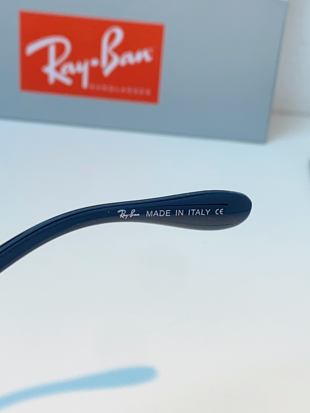 RayBan雷朋 2026新款经典方框 轻量舒适佩戴：镜架重量轻盈，贴合面部曲线设计，久戴不压鼻、不夹耳