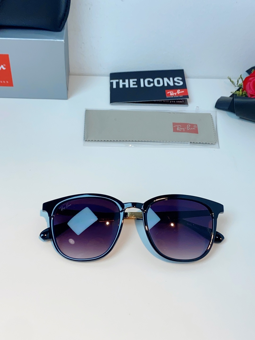 RayBan雷朋 2026新款经典方框 轻量舒适佩戴：镜架重量轻盈，贴合面部曲线设计，久戴不压鼻、不夹耳