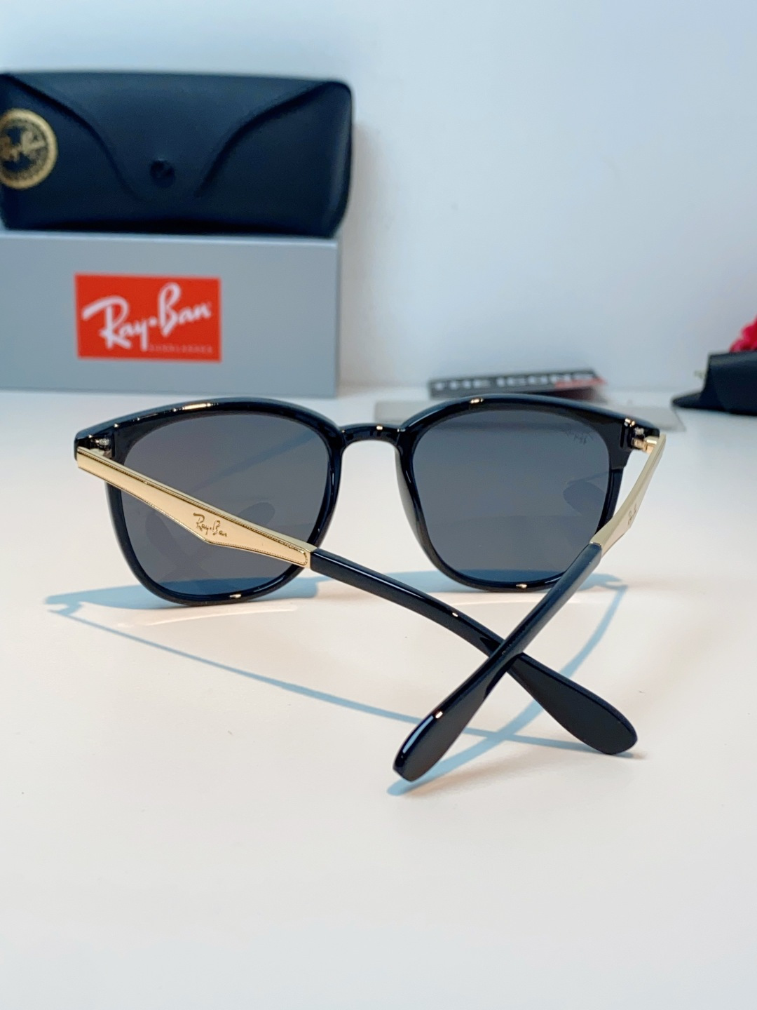 RayBan雷朋 2026新款经典方框 轻量舒适佩戴：镜架重量轻盈，贴合面部曲线设计，久戴不压鼻、不夹耳