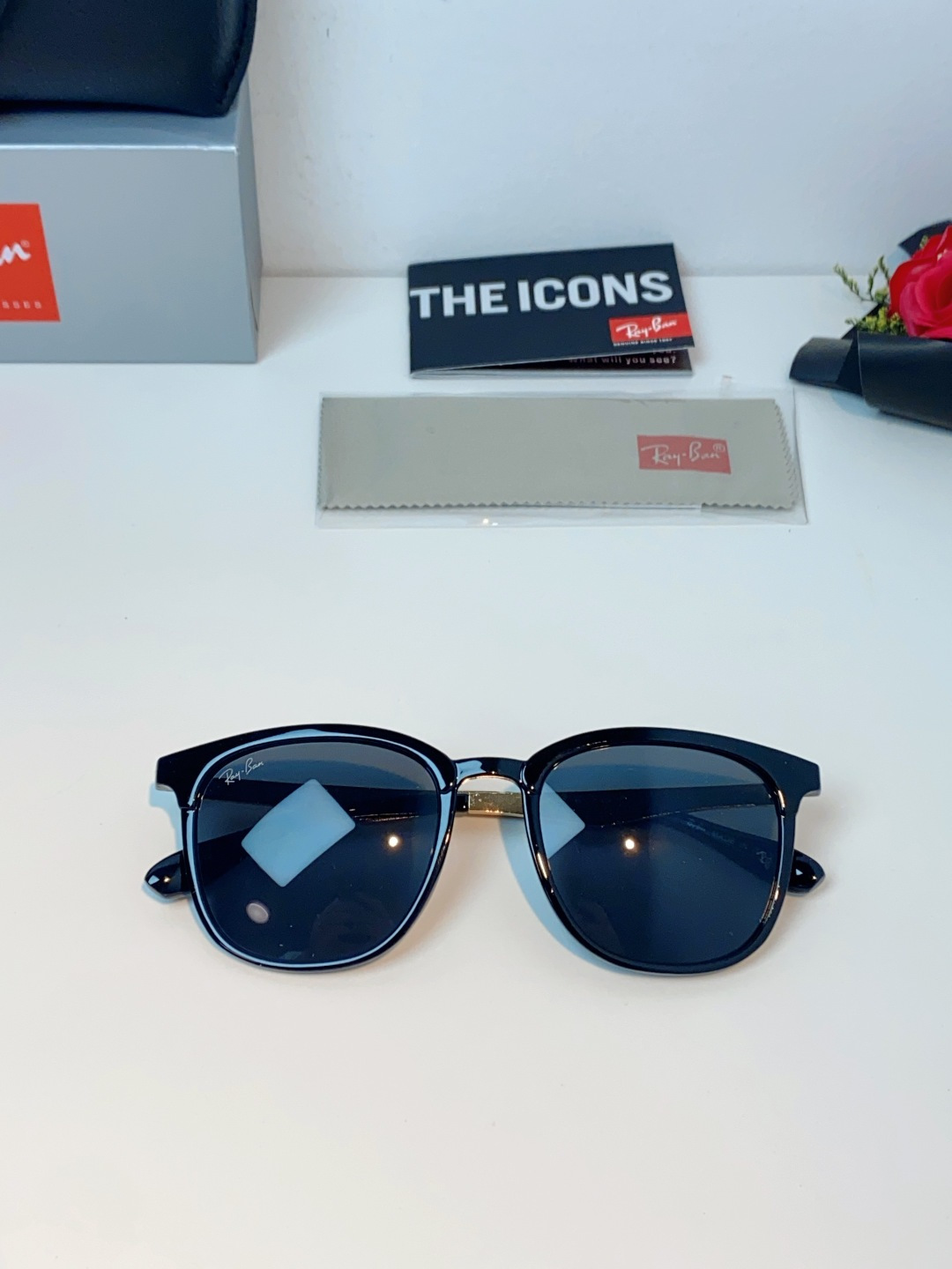 RayBan雷朋 2026新款经典方框 轻量舒适佩戴：镜架重量轻盈，贴合面部曲线设计，久戴不压鼻、不夹耳