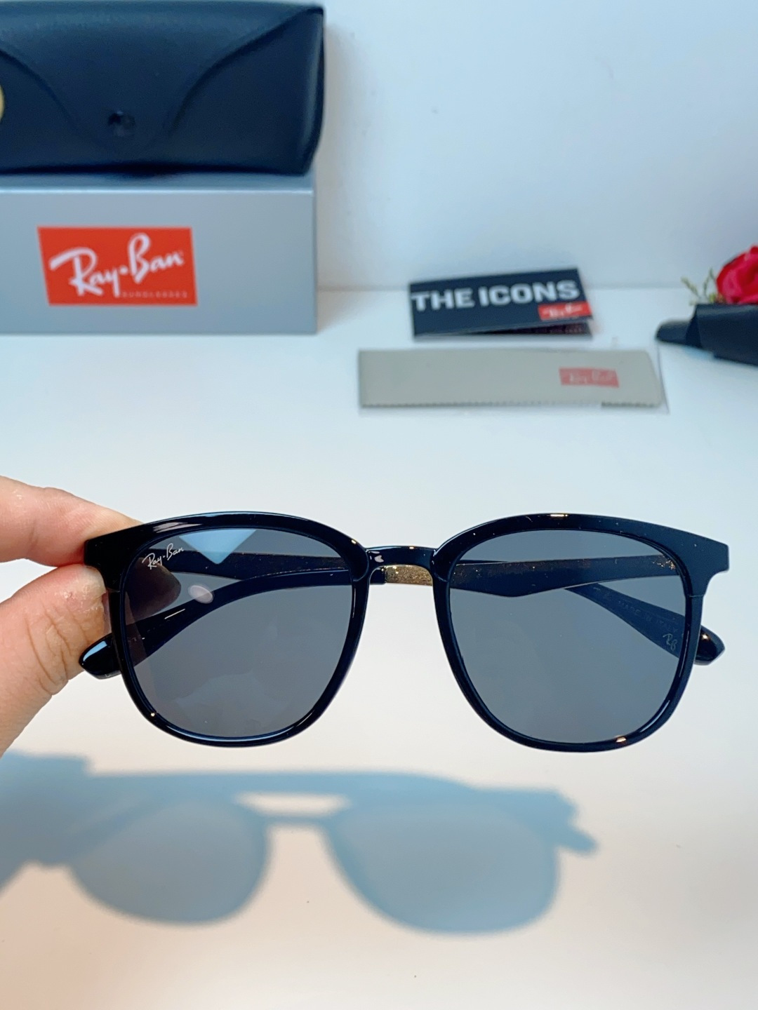 RayBan雷朋 2026新款经典方框 轻量舒适佩戴：镜架重量轻盈，贴合面部曲线设计，久戴不压鼻、不夹耳