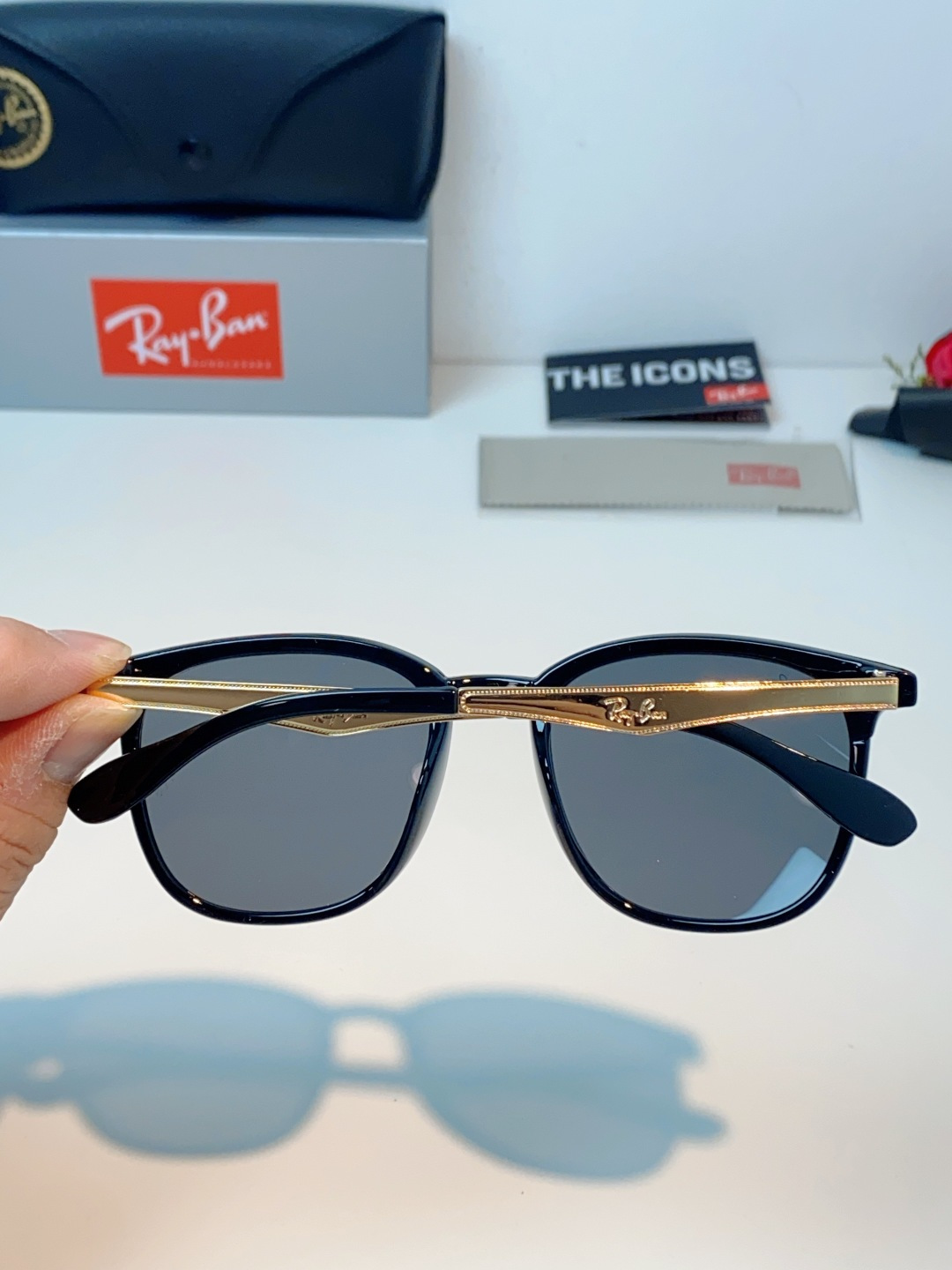 RayBan雷朋 2026新款经典方框 轻量舒适佩戴：镜架重量轻盈，贴合面部曲线设计，久戴不压鼻、不夹耳