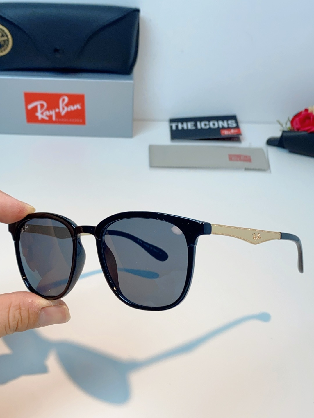 RayBan雷朋 2026新款经典方框 轻量舒适佩戴：镜架重量轻盈，贴合面部曲线设计，久戴不压鼻、不夹耳