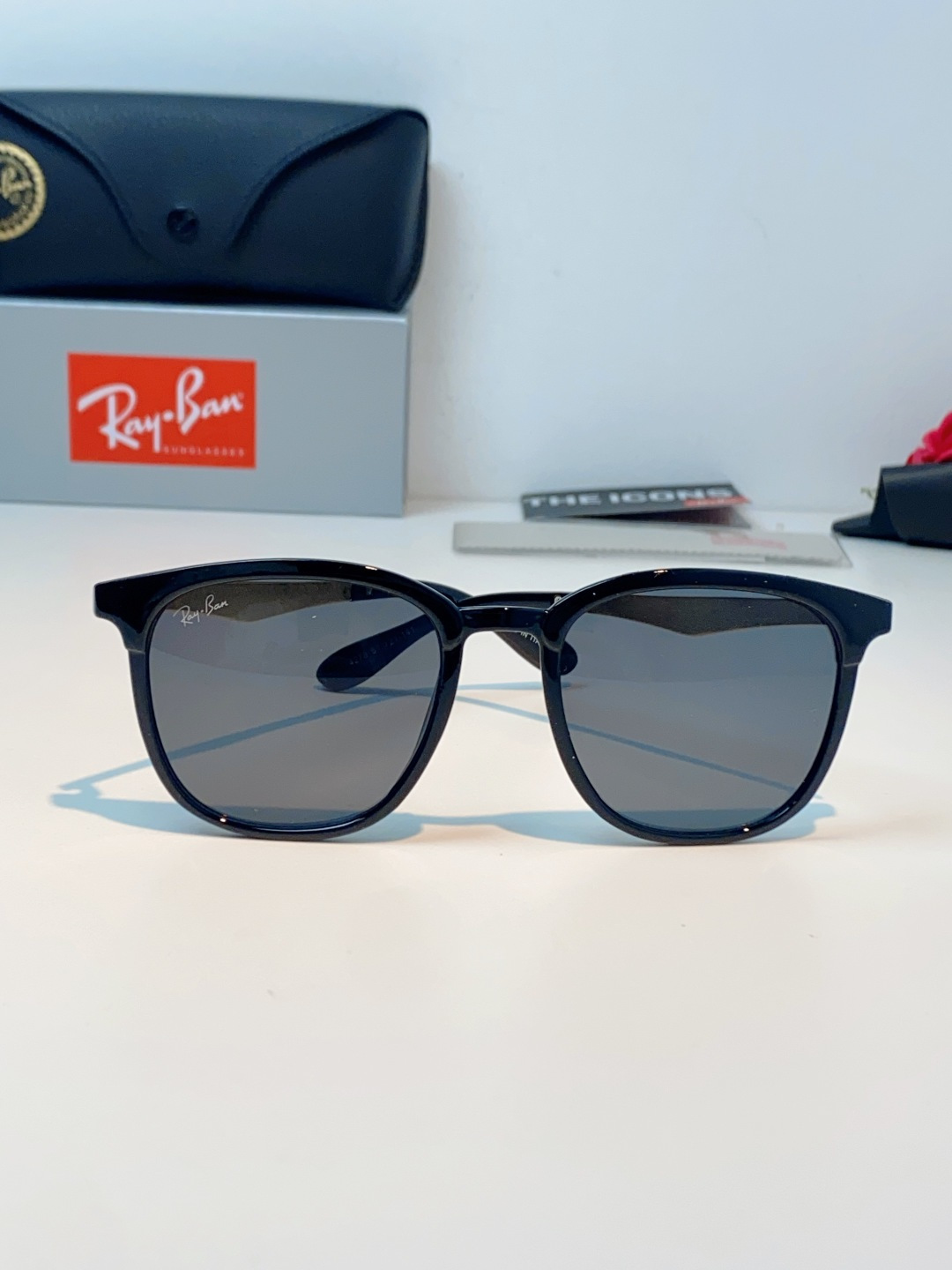 RayBan雷朋 2026新款经典方框 轻量舒适佩戴：镜架重量轻盈，贴合面部曲线设计，久戴不压鼻、不夹耳