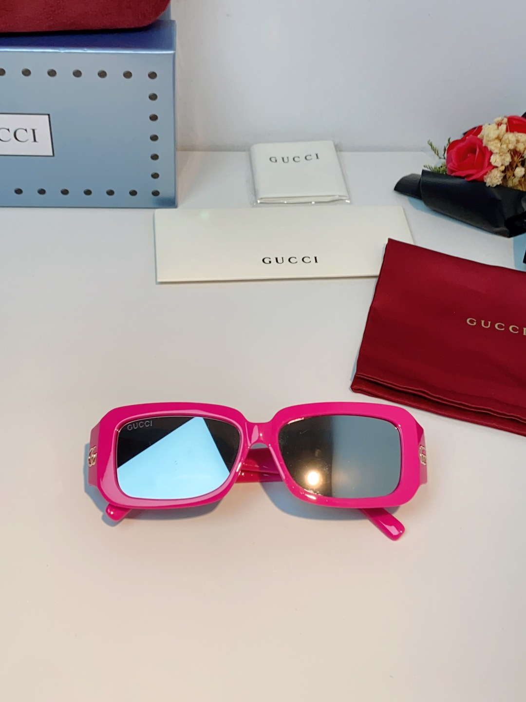 Gucci古奇 玫红方框太阳镜｜甜酷出圈氛围感单品 自带高饱和火龙果玫红水银片，一眼锁定时尚焦点✨经典方