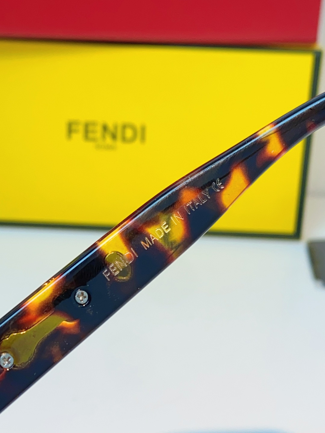 FENDI芬迪 2026新款潮酷方框太阳镜｜高阶氛围感出行利器，自带高级气场的FENDI定制款墨镜，轻松