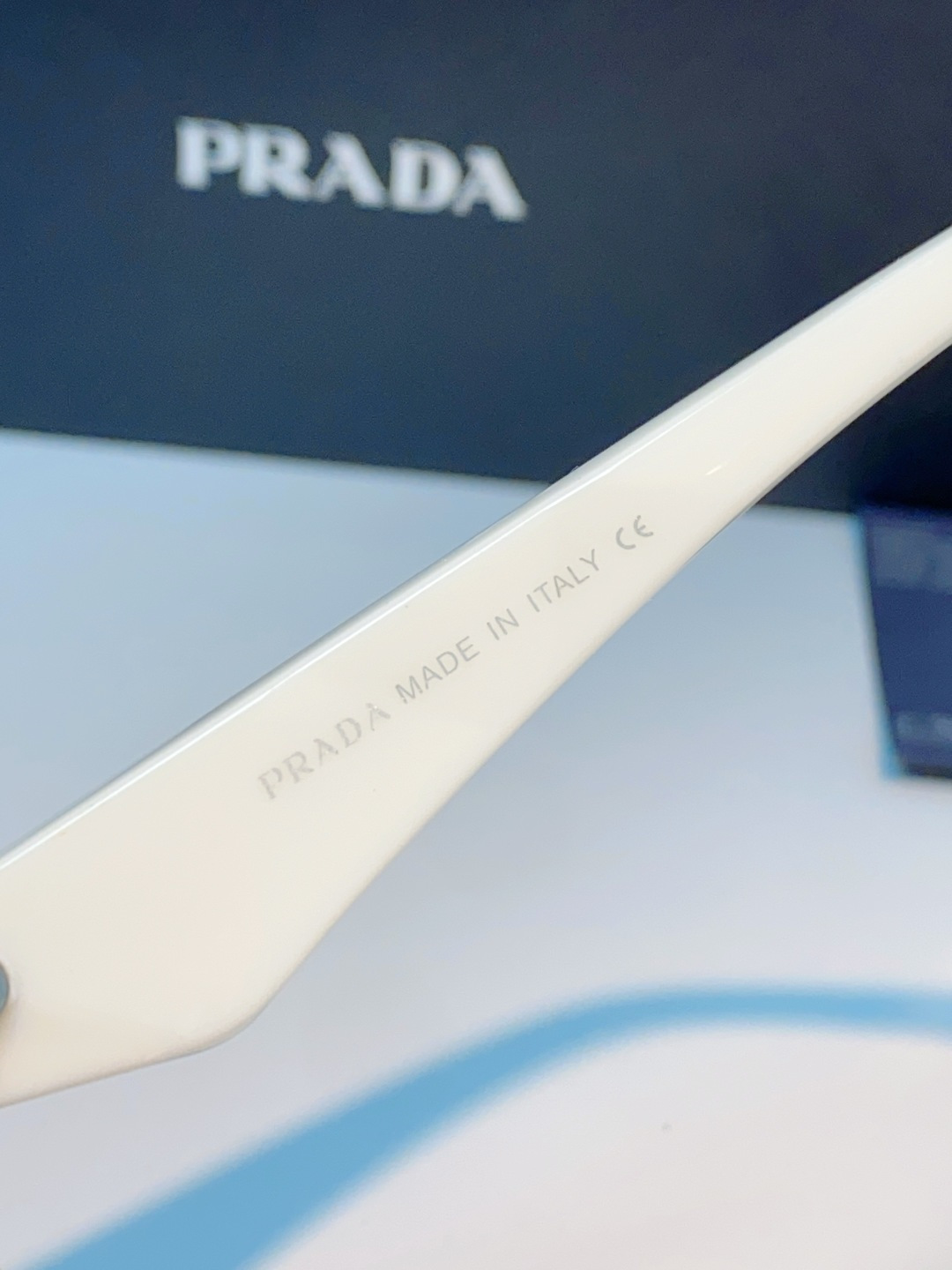 Prada普拉达｜经典方框墨镜 自带高阶氛围感的方框墨镜✨利落方正镜框，修饰脸型超在线修饰颧骨、柔和轮廓