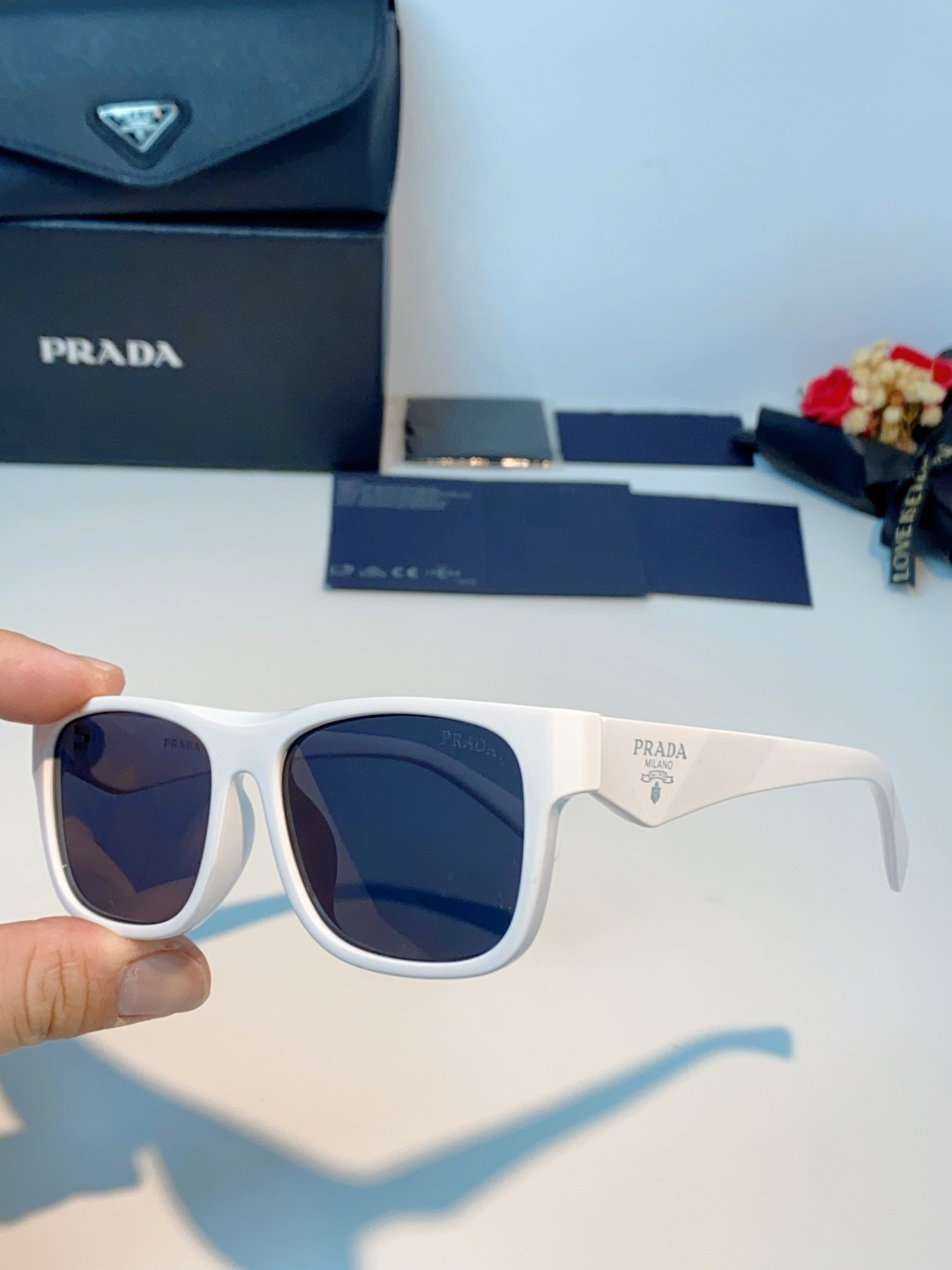 Prada普拉达｜经典方框墨镜 自带高阶氛围感的方框墨镜✨利落方正镜框，修饰脸型超在线修饰颧骨、柔和轮廓