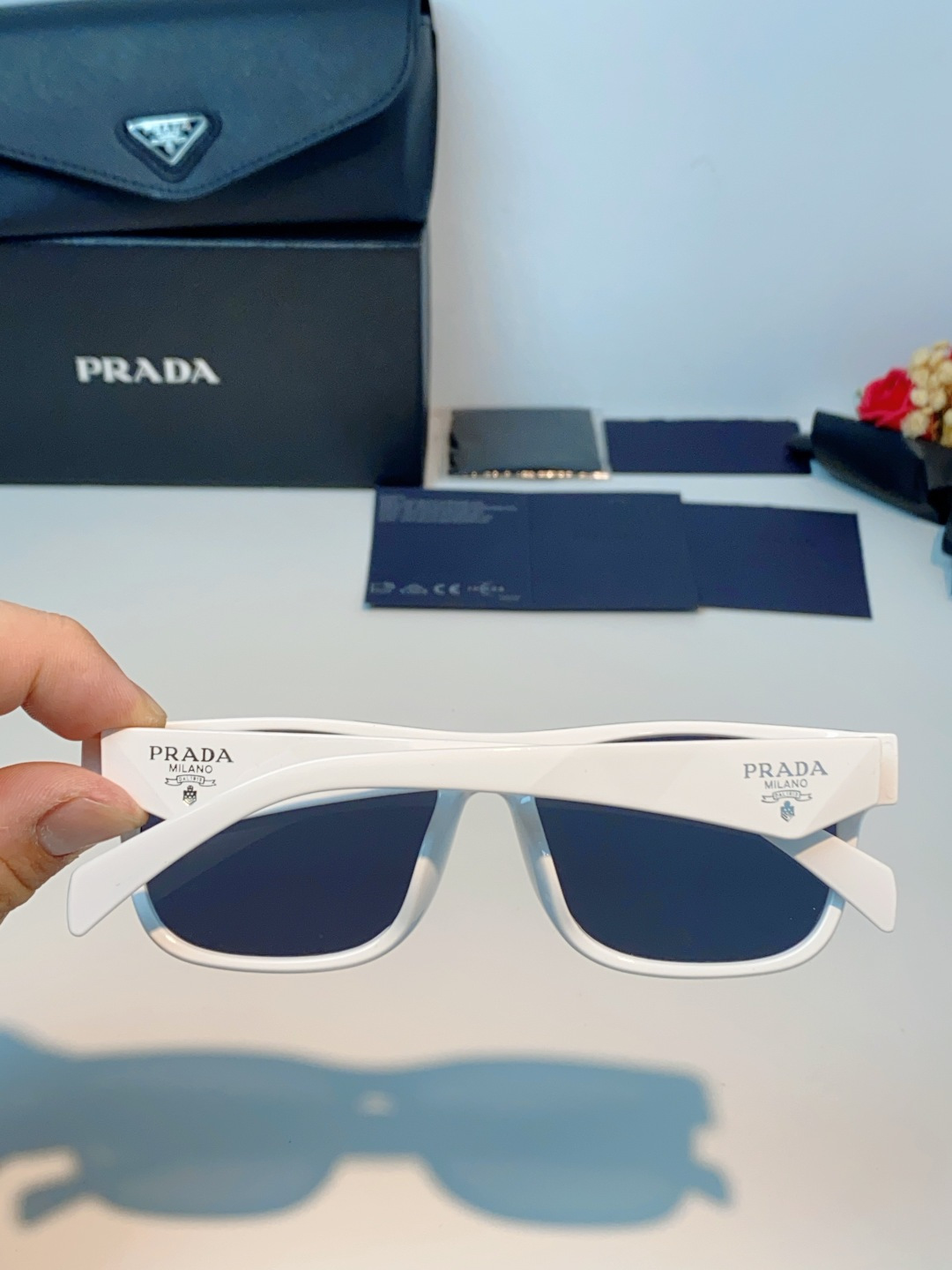 Prada普拉达｜经典方框墨镜 自带高阶氛围感的方框墨镜✨利落方正镜框，修饰脸型超在线修饰颧骨、柔和轮廓
