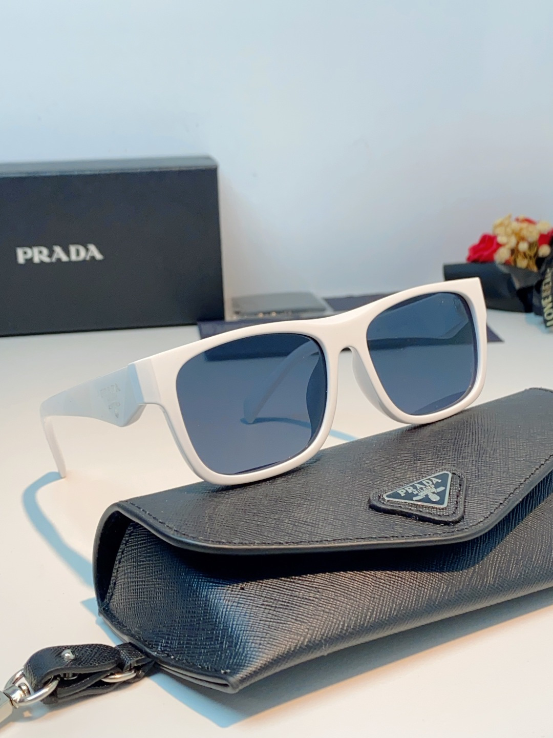 Prada普拉达｜经典方框墨镜 自带高阶氛围感的方框墨镜✨利落方正镜框，修饰脸型超在线修饰颧骨、柔和轮廓