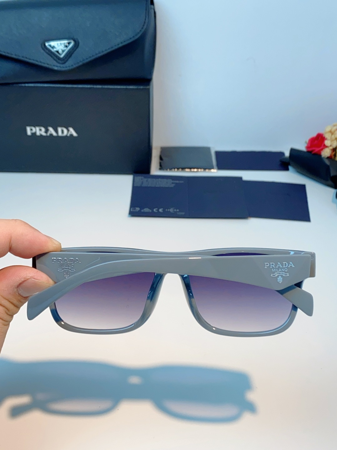 Prada普拉达｜经典方框墨镜 自带高阶氛围感的方框墨镜✨利落方正镜框，修饰脸型超在线修饰颧骨、柔和轮廓