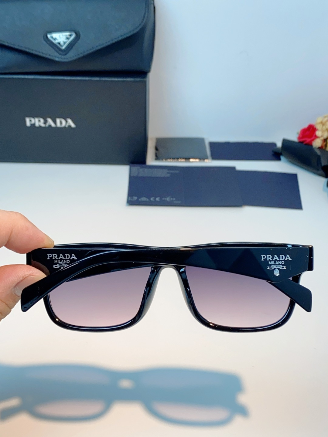 Prada普拉达｜经典方框墨镜 自带高阶氛围感的方框墨镜✨利落方正镜框，修饰脸型超在线修饰颧骨、柔和轮廓