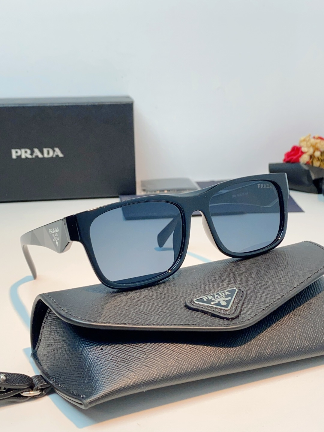 Prada普拉达｜经典方框墨镜 自带高阶氛围感的方框墨镜✨利落方正镜框，修饰脸型超在线修饰颧骨、柔和轮廓