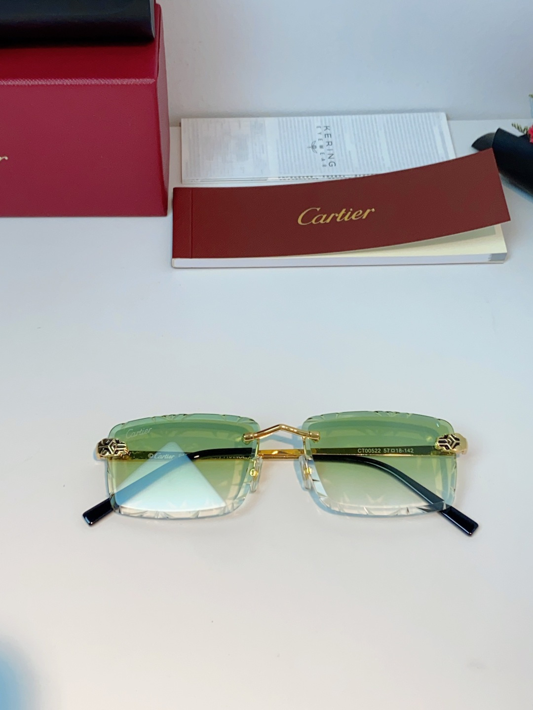 Cartier卡地亚｜无框钻石切边太阳镜 轻奢无框设计，解锁高级氛围感✨甄选精致金色镜架，搭配钻石切边工