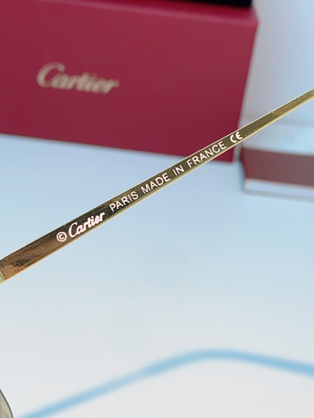 Cartier卡地亚｜无框钻石切边太阳镜 轻奢无框设计，解锁高级氛围感✨甄选精致金色镜架，搭配钻石切边工