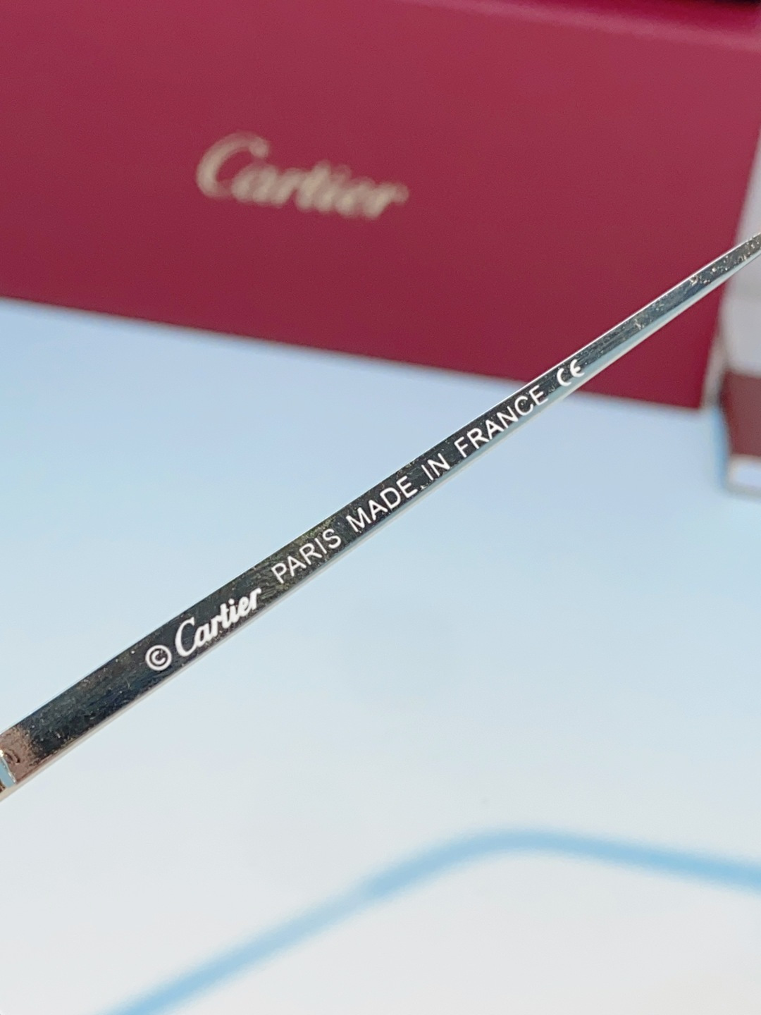 Cartier卡地亚｜无框钻石切边太阳镜 轻奢无框设计，解锁高级氛围感✨甄选精致金色镜架，搭配钻石切边工