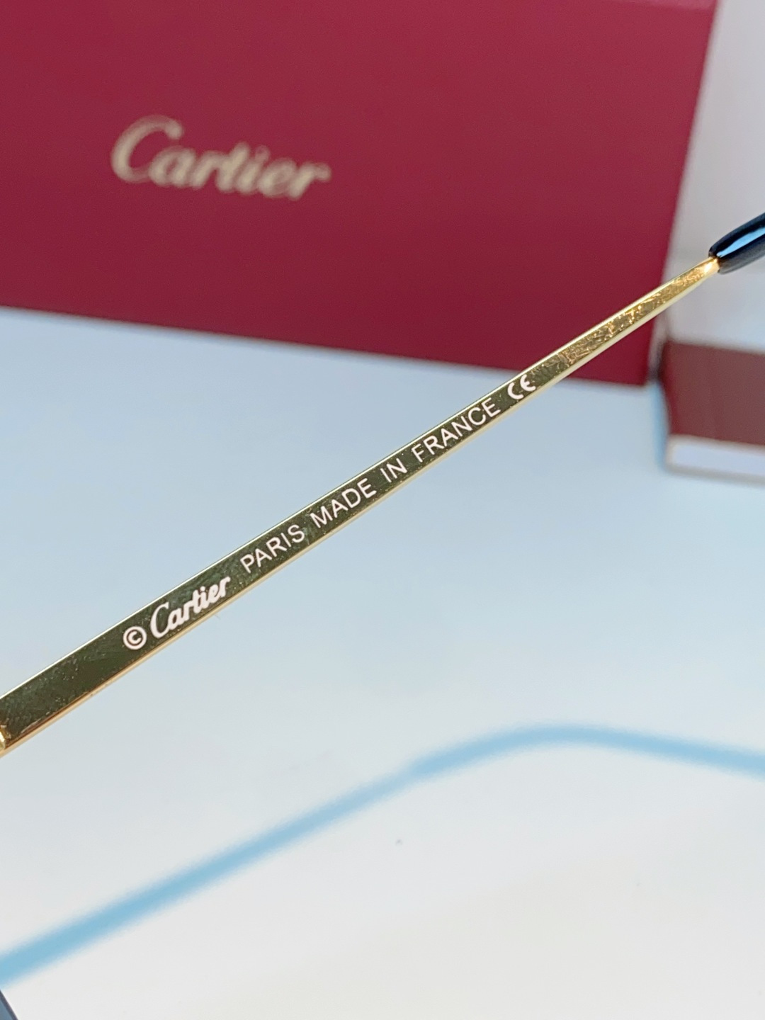 Cartier卡地亚｜无框钻石切边太阳镜 轻奢无框设计，解锁高级氛围感✨甄选精致金色镜架，搭配钻石切边工