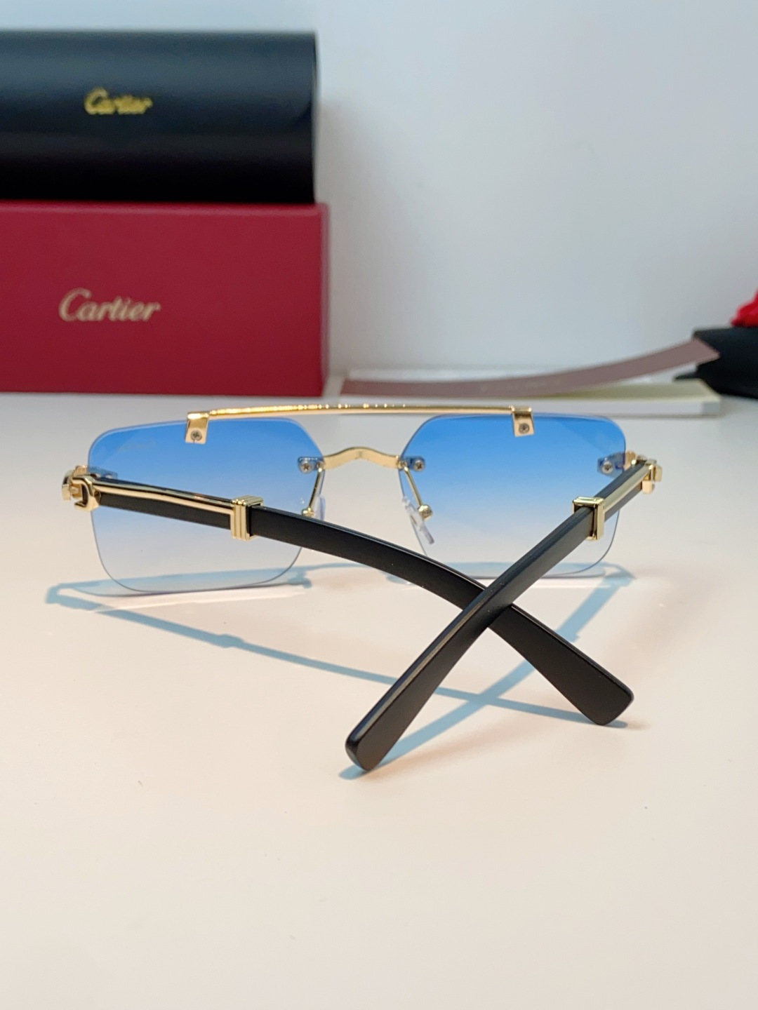 Cartier卡地亚｜猎豹系列无框墨镜✨ 轻奢男士气场神器，经典猎豹图腾，把法式贵族奢华感直接戴在脸上，