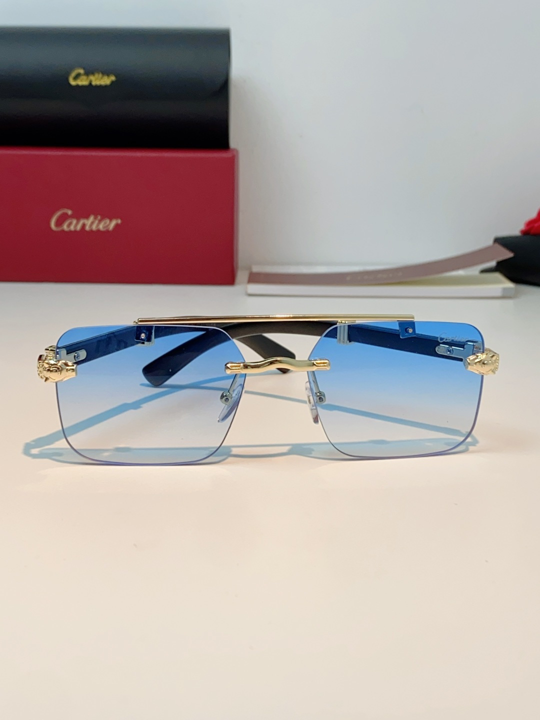 Cartier卡地亚｜猎豹系列无框墨镜✨ 轻奢男士气场神器，经典猎豹图腾，把法式贵族奢华感直接戴在脸上，