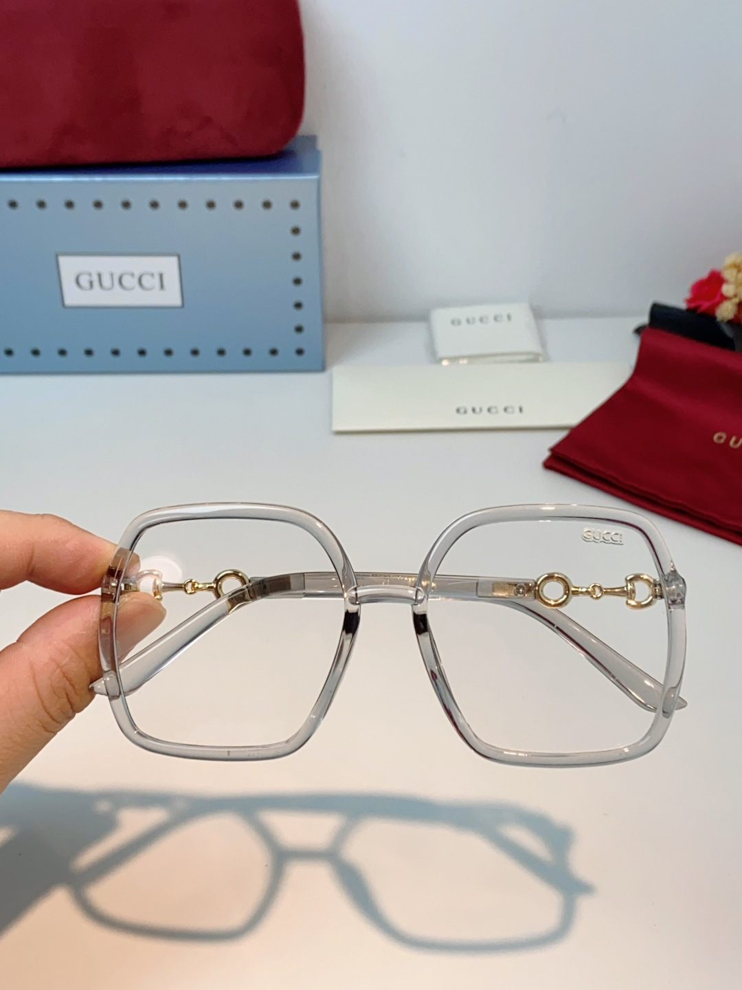 Gucci古奇 ｜经典马衔扣大方框光学镜✨轻奢复古氛围感，日常通勤&穿搭出街都适配▪️经典马衔扣标识，镜