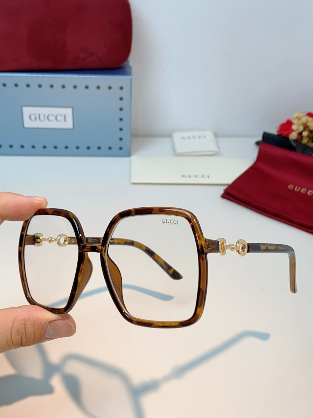 Gucci古奇 ｜经典马衔扣大方框光学镜✨轻奢复古氛围感，日常通勤&穿搭出街都适配▪️经典马衔扣标识，镜