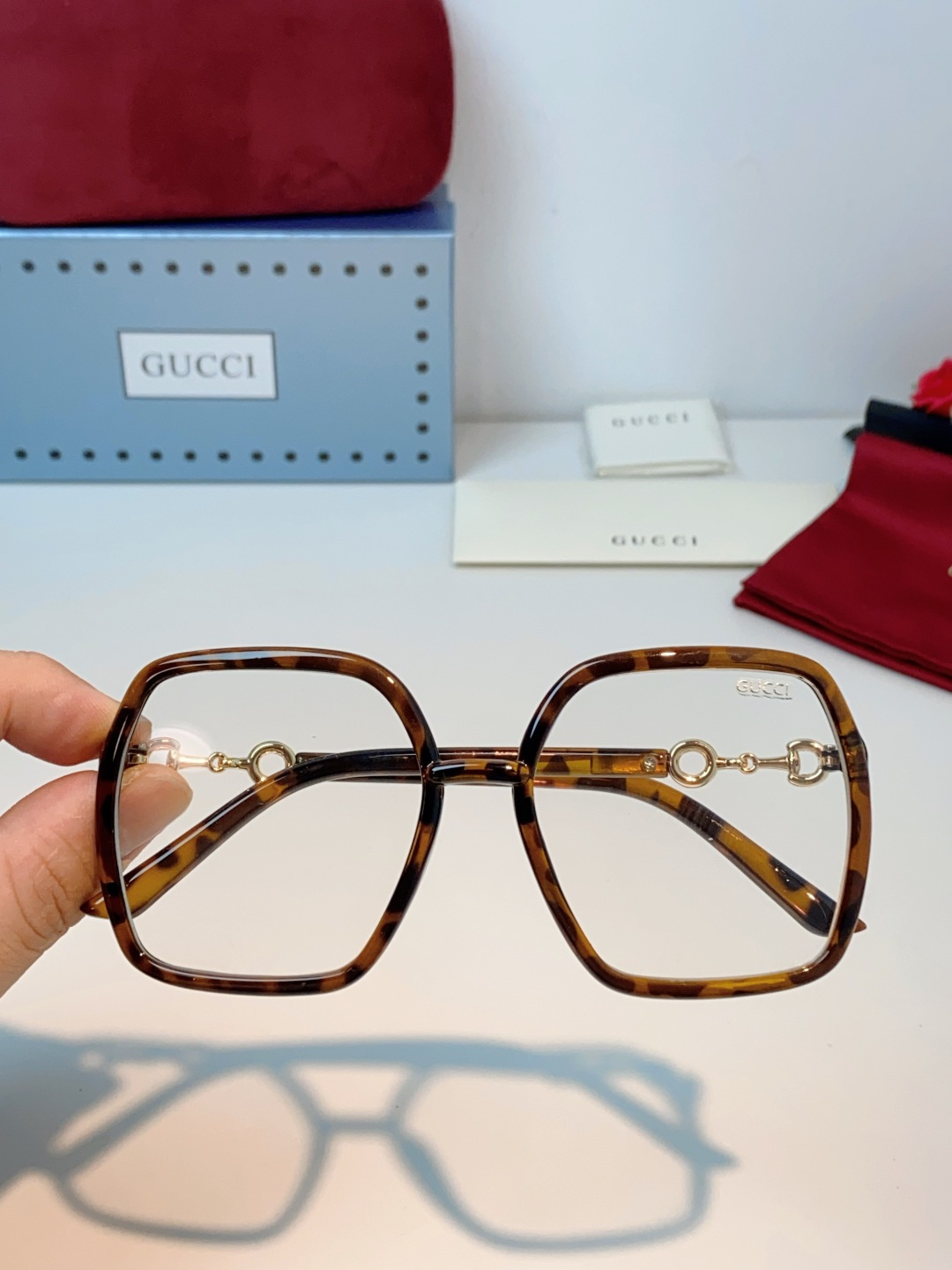 Gucci古奇 ｜经典马衔扣大方框光学镜✨轻奢复古氛围感，日常通勤&穿搭出街都适配▪️经典马衔扣标识，镜