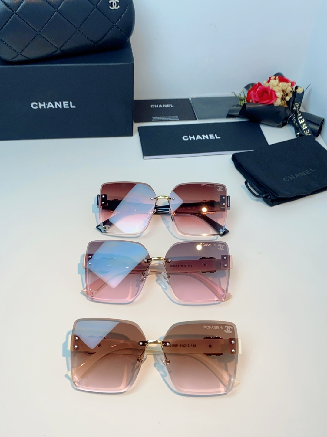 Chanel无框渐变墨镜｜温柔千金氛围感天花板，无框大切边设计，轻盈通透不压鼻，上脸修饰脸型超绝，柔和放