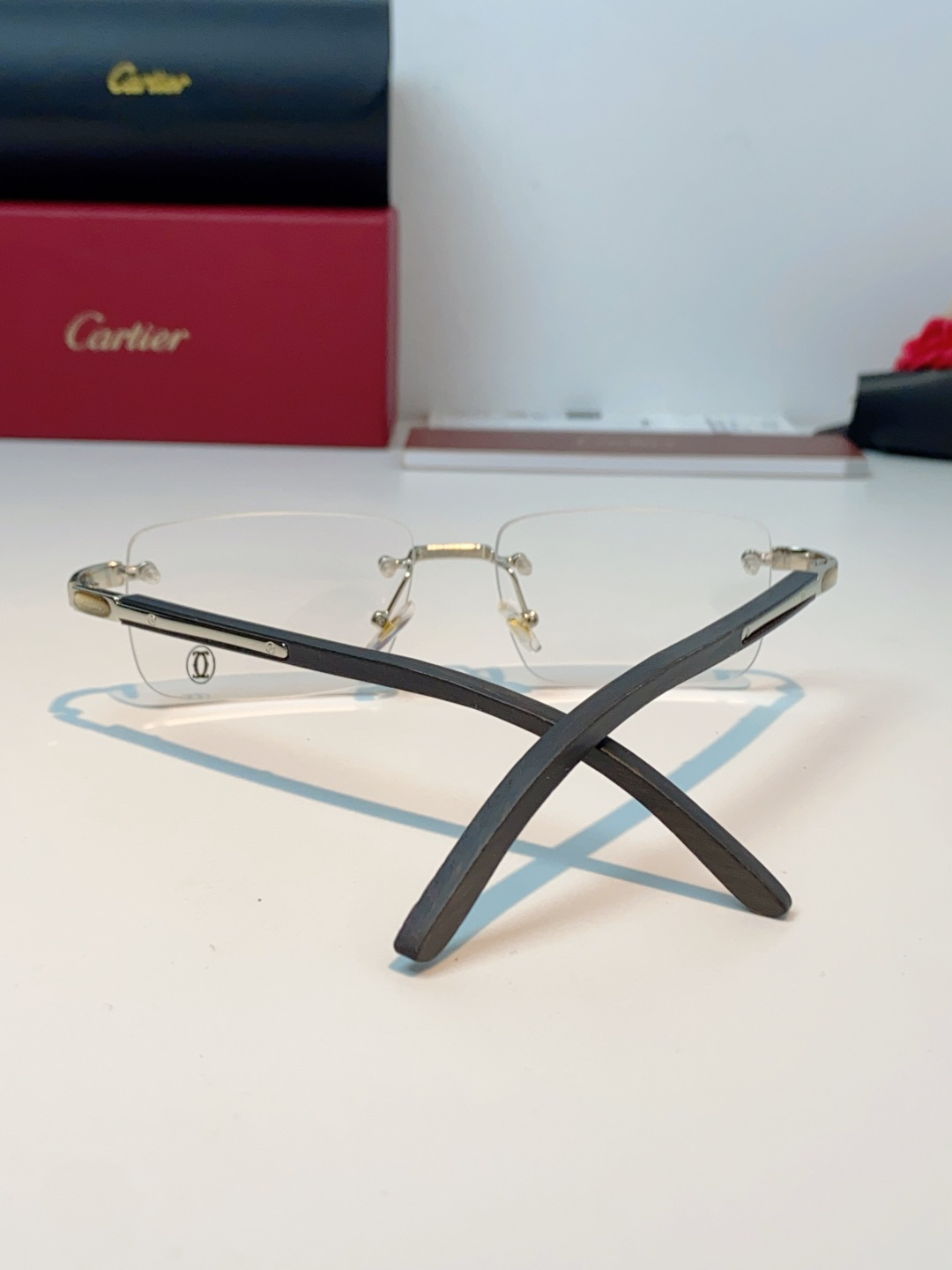 Cartier卡地亚｜轻奢无框商务男女墨镜，无框切边高级设计，利落极简线条，弱化镜框厚重感，上脸轻盈不压