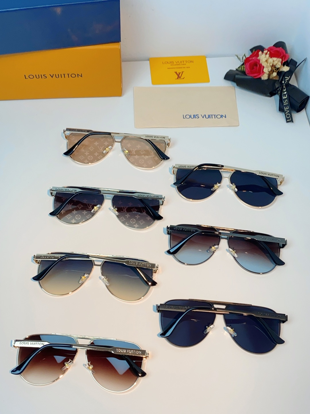 Louis Vuitton 路易威登 经典双梁飞行员镜框，利落金属线条利落大气，上脸修饰脸型，利落显脸小，自带高级酷感，