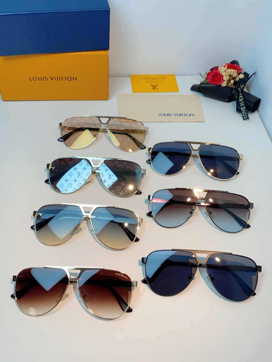 Louis Vuitton 路易威登 经典双梁飞行员镜框，利落金属线条利落大气，上脸修饰脸型，利落显脸小，自带高级酷感，